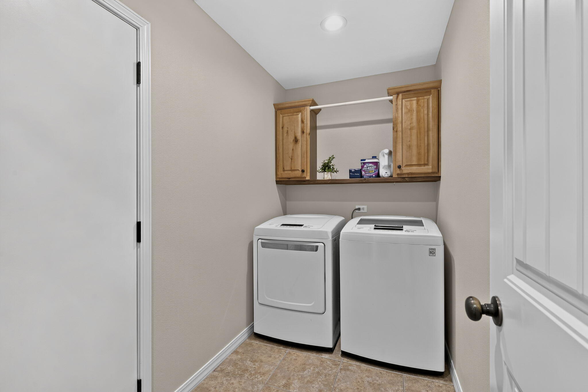 1103 East Cobblestone Drive Property Photo 29