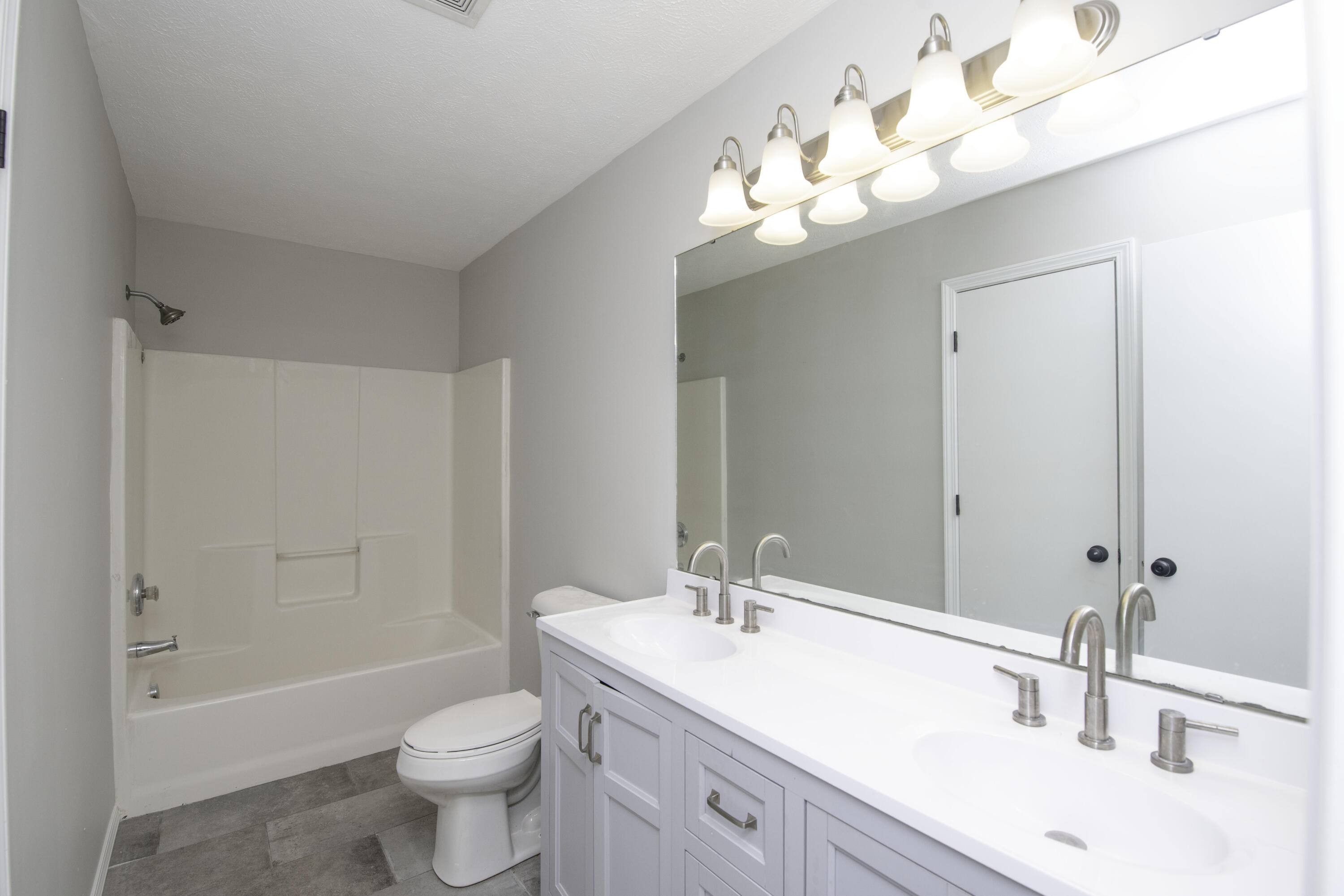 3355 South Valley View Drive Property Photo 9