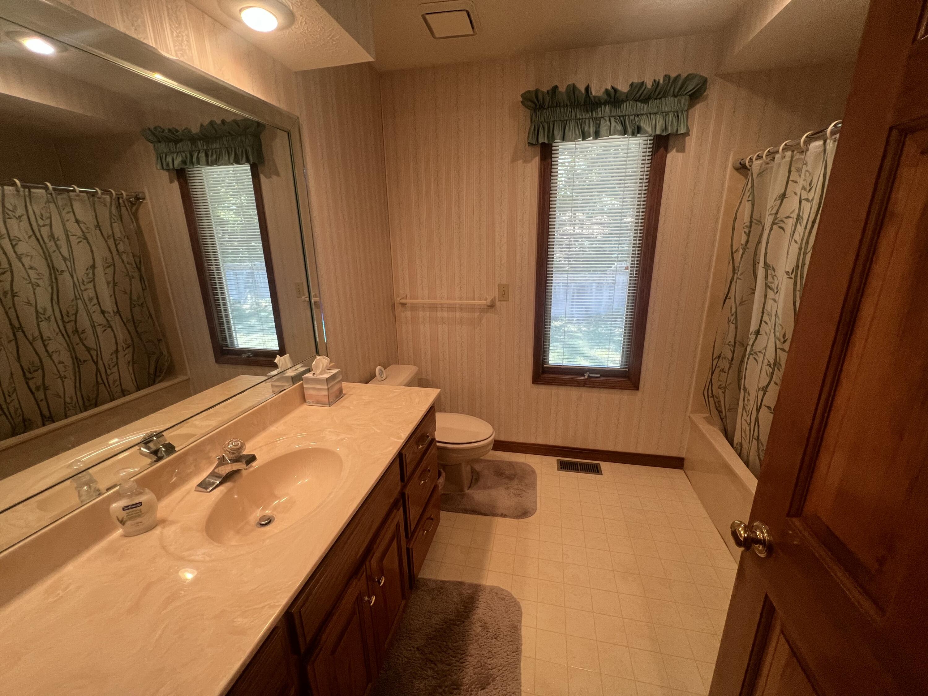 1525 South Farm Road 241 Property Photo 15