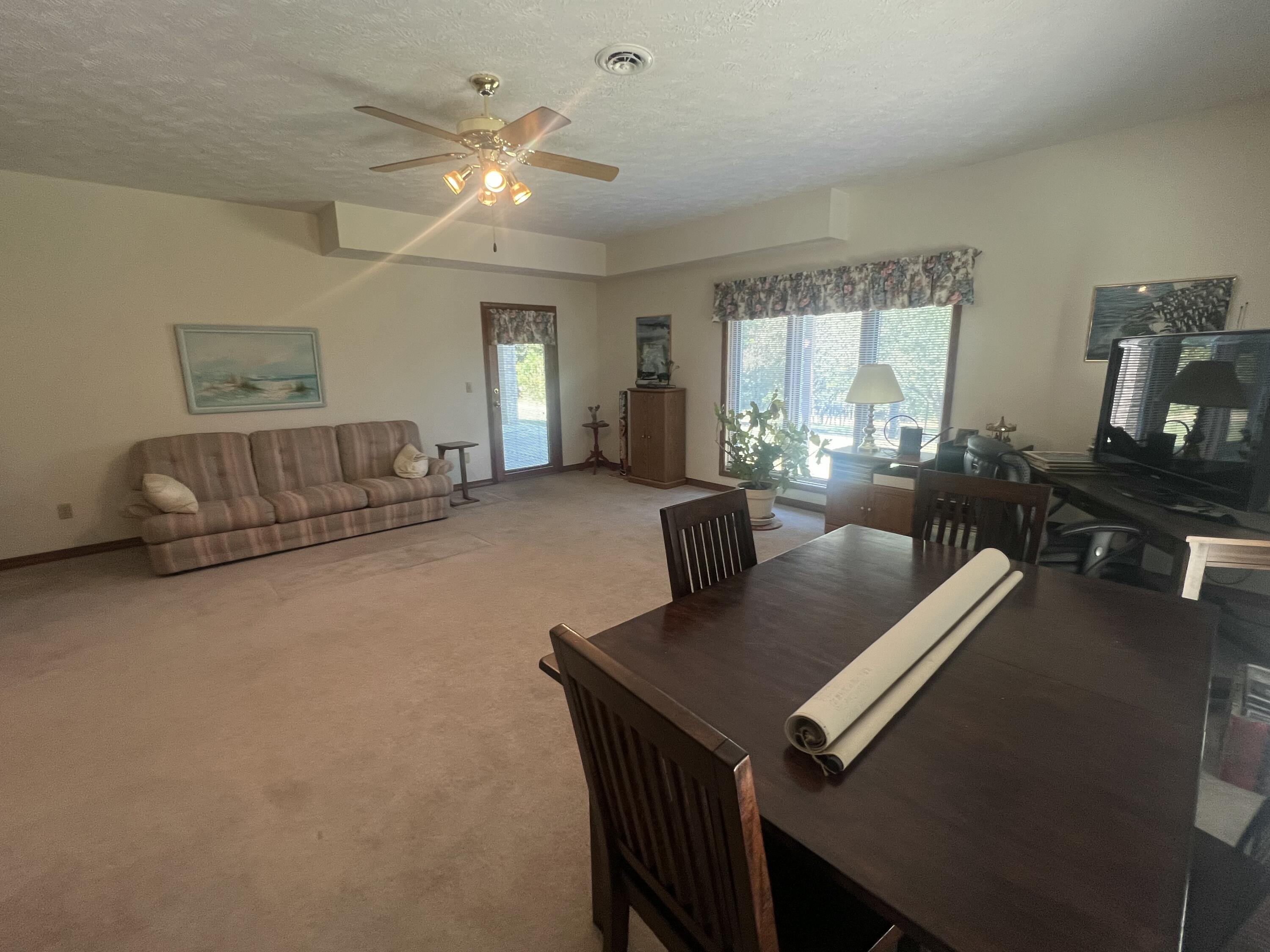 1525 South Farm Road 241 Property Photo 30