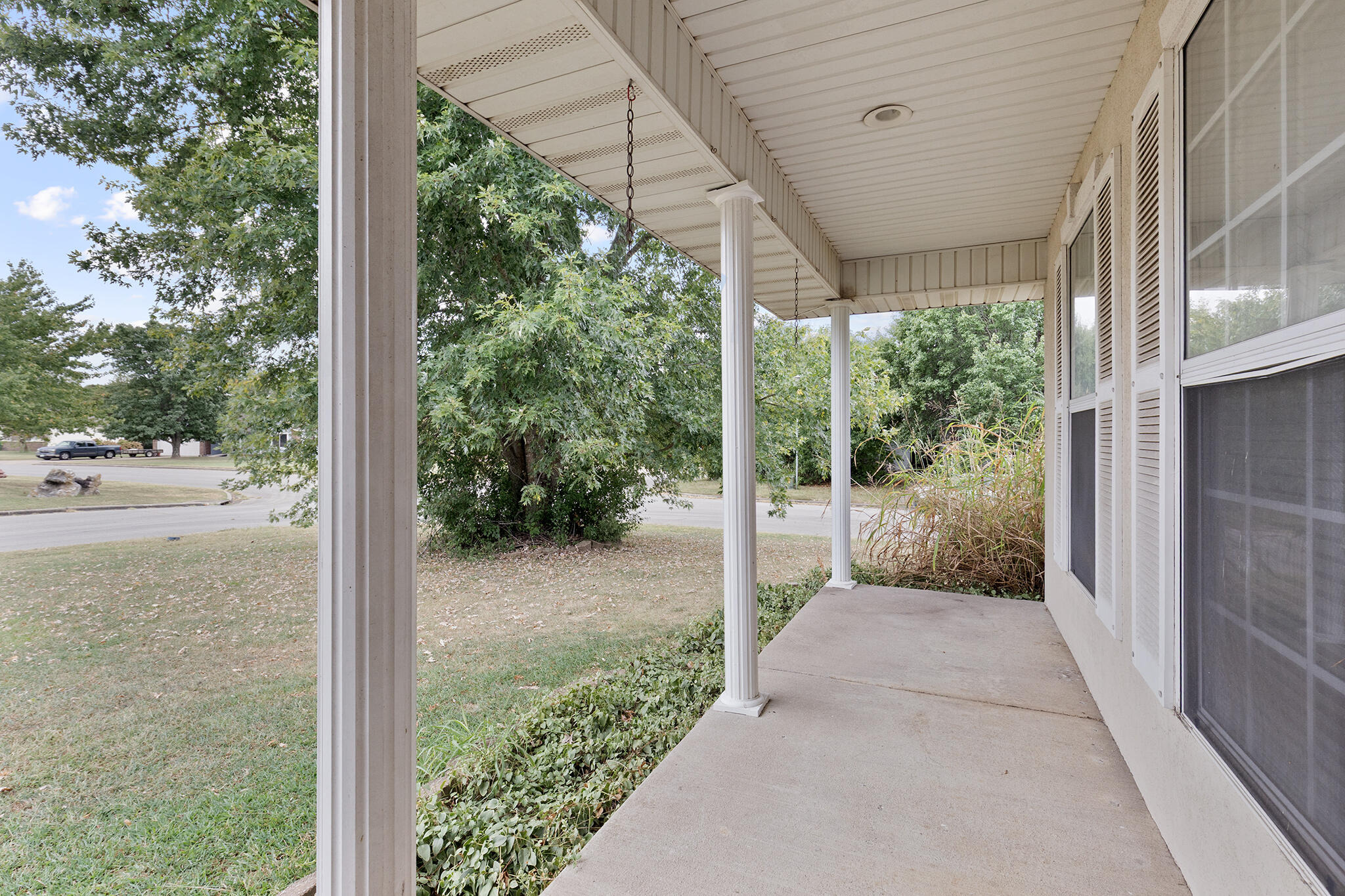 705 South Whippoorwill Drive Property Photo 4