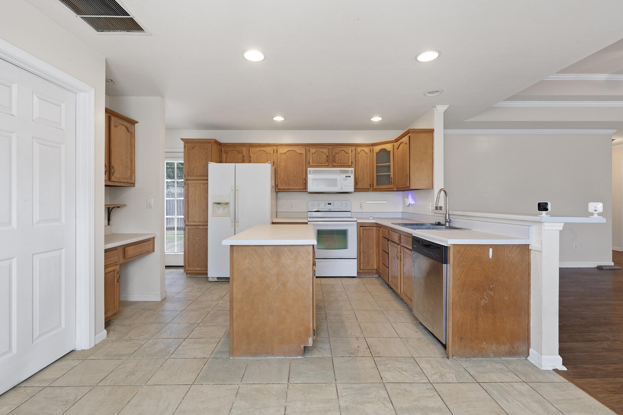 705 South Whippoorwill Drive Property Photo 8