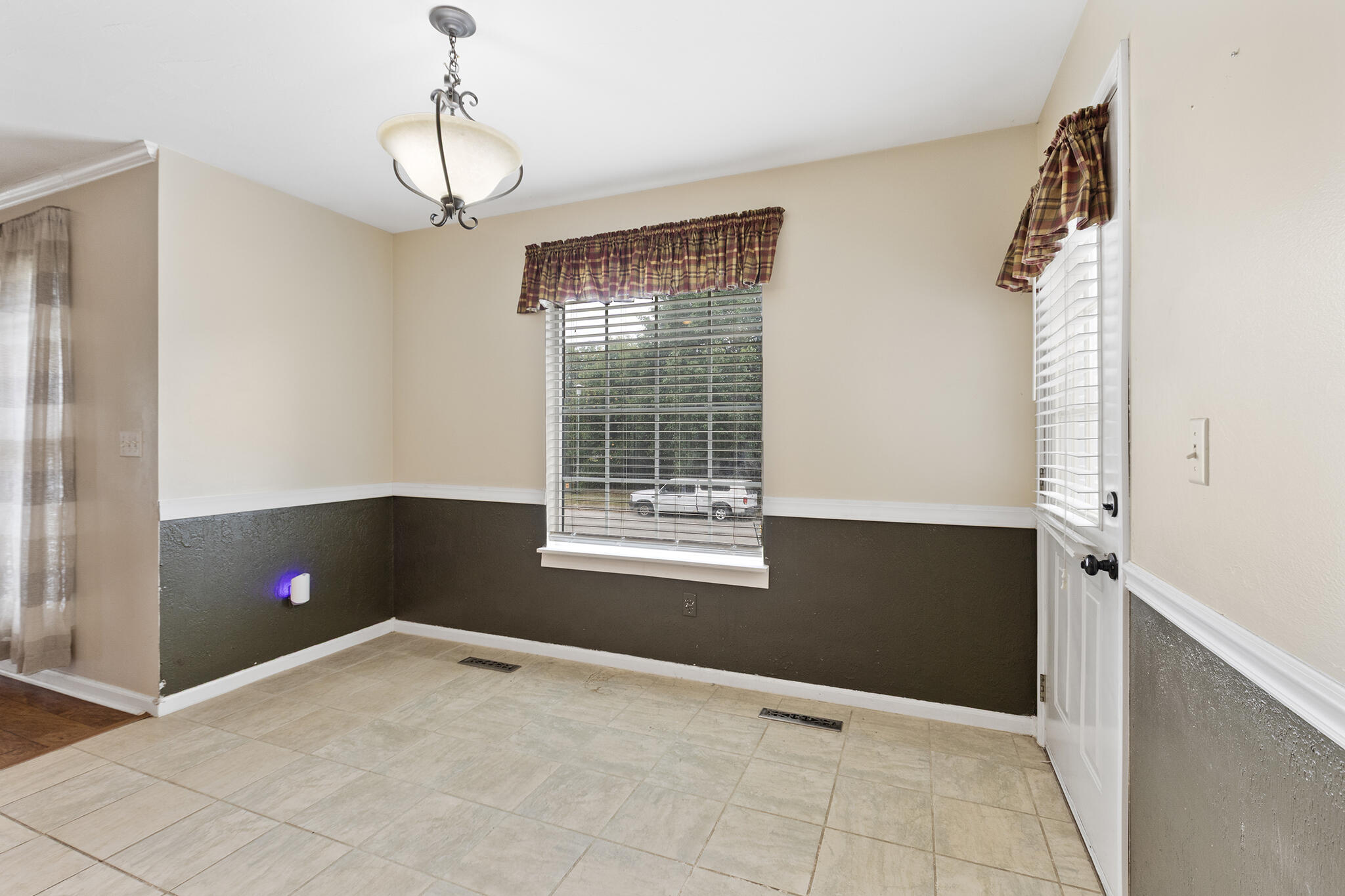 705 South Whippoorwill Drive Property Photo 11