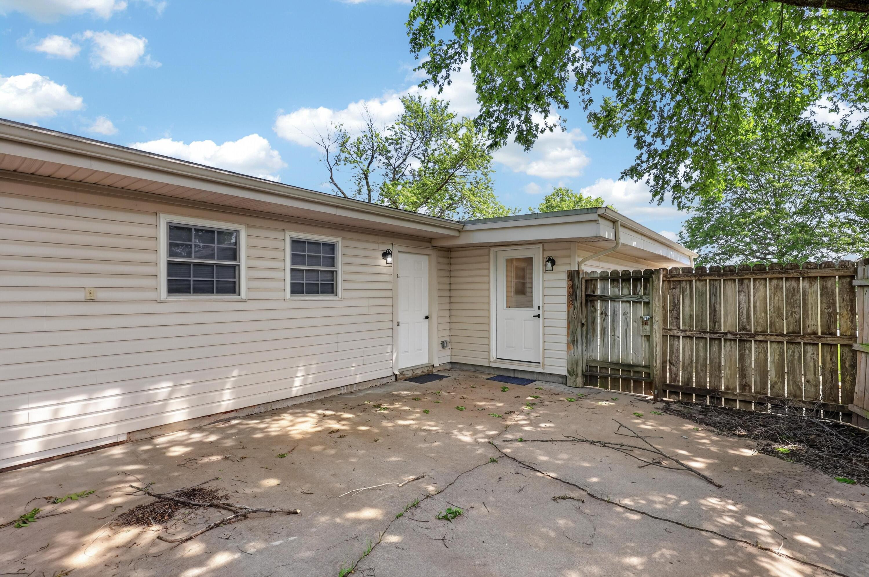 2102 West 12th Street Property Photo 6