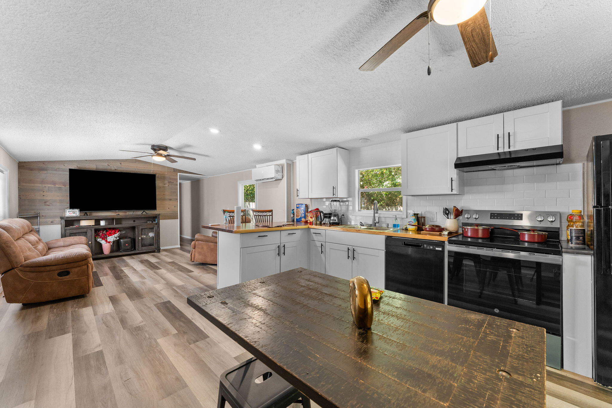 000 Aster Circle Property Photo 14