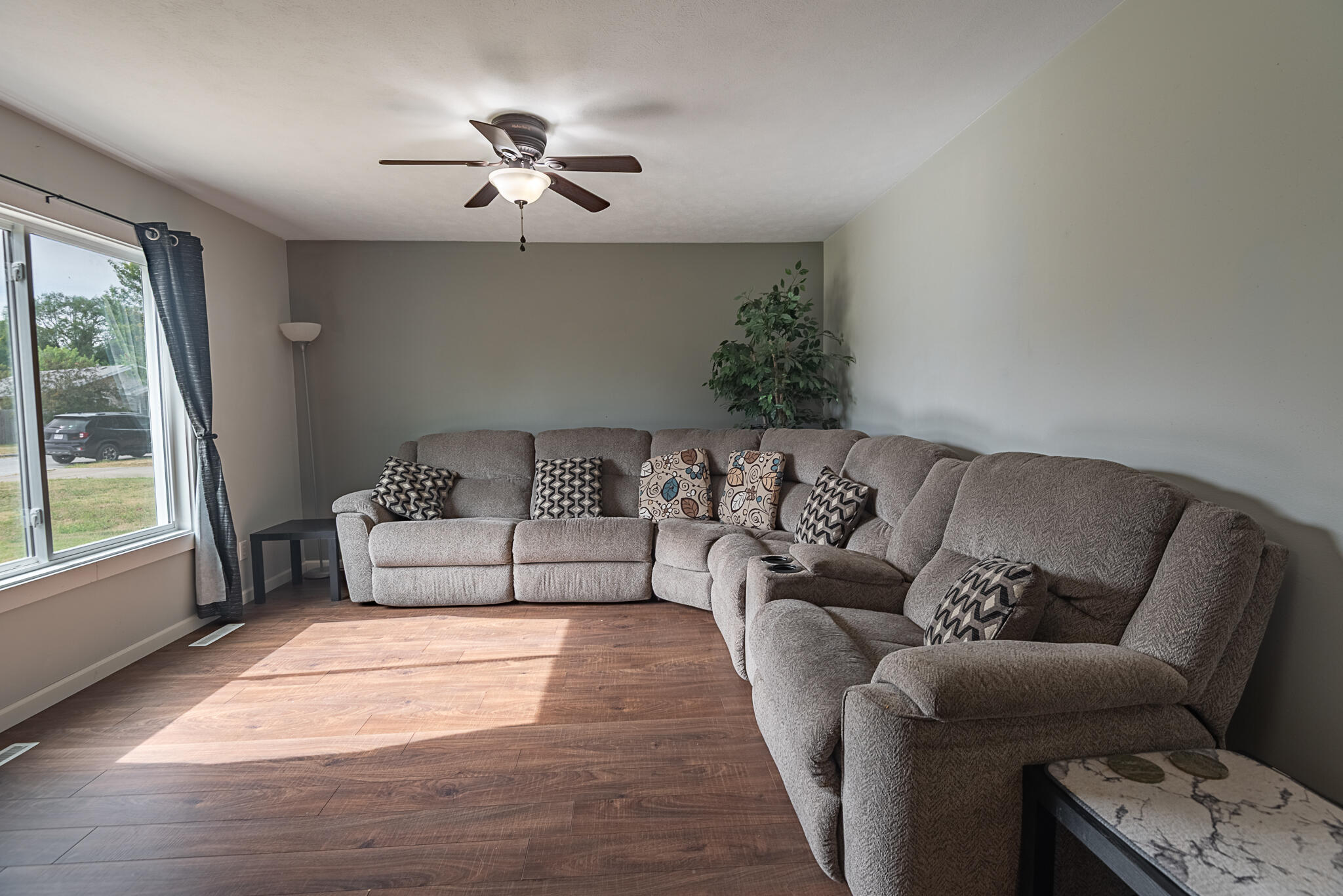 1202 North Oak Park Drive Property Photo 6