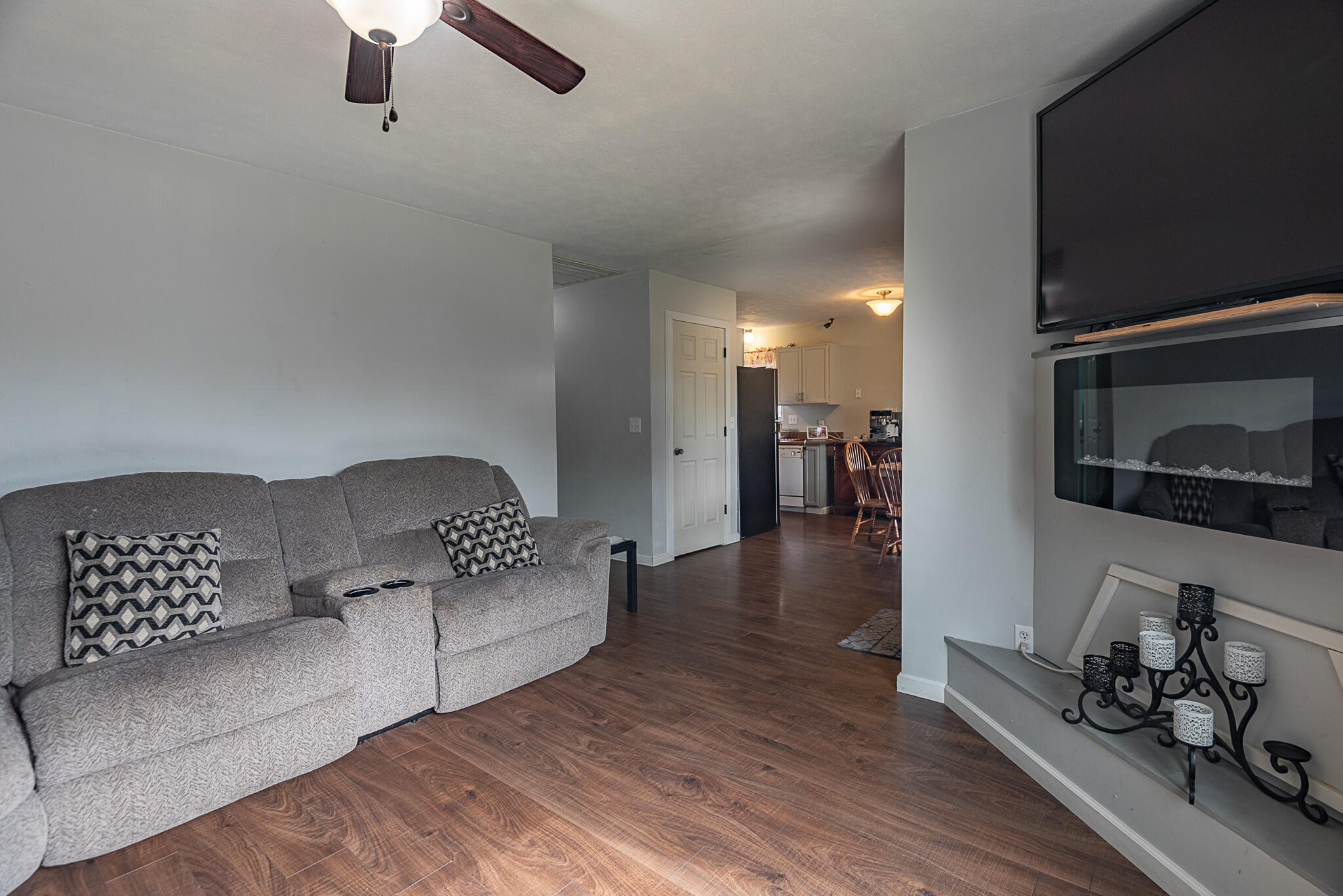 1202 North Oak Park Drive Property Photo 8