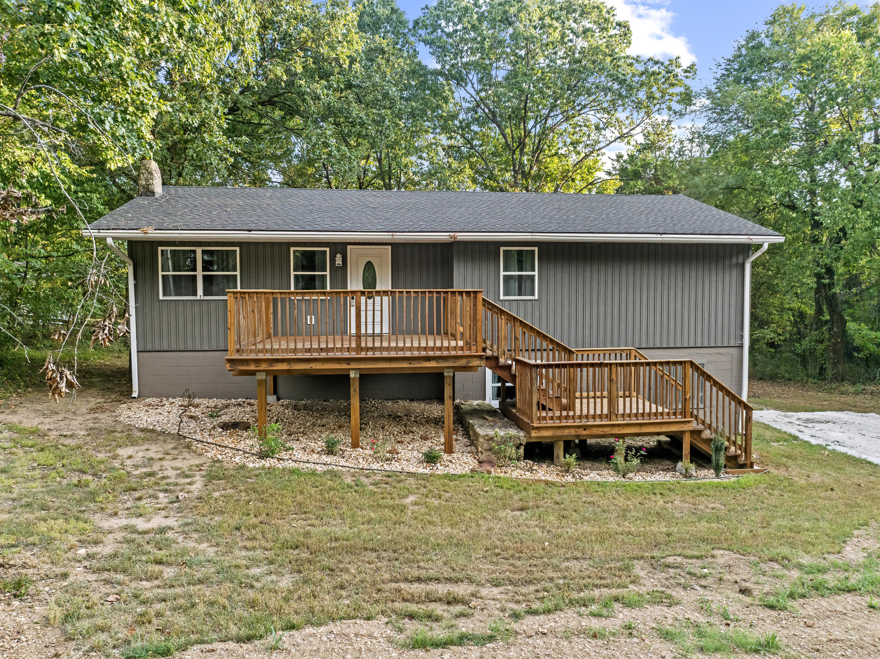 140 West Cardinal Lane Property Photo 1