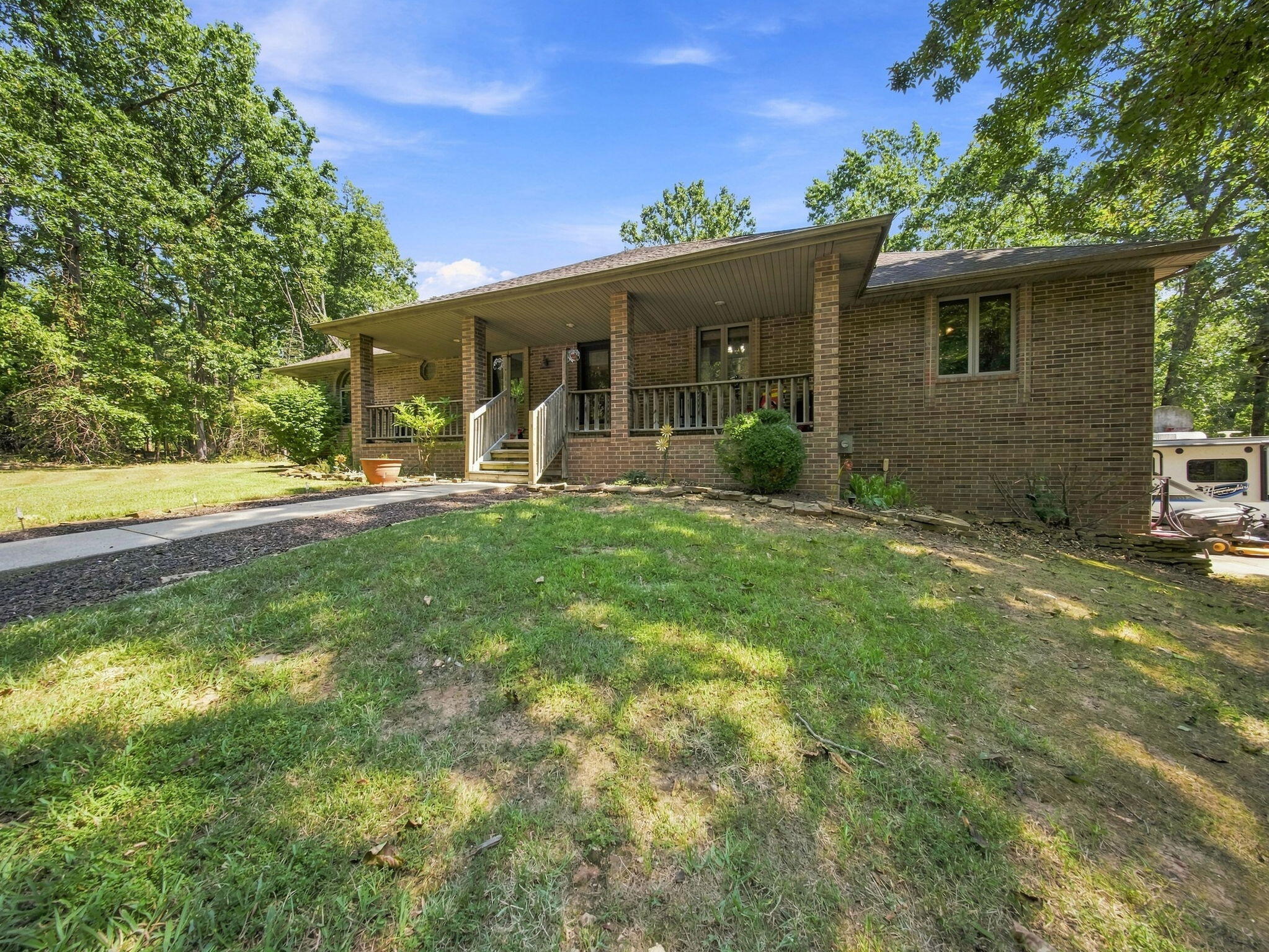 4464 North Farm Road 117 Property Photo 2
