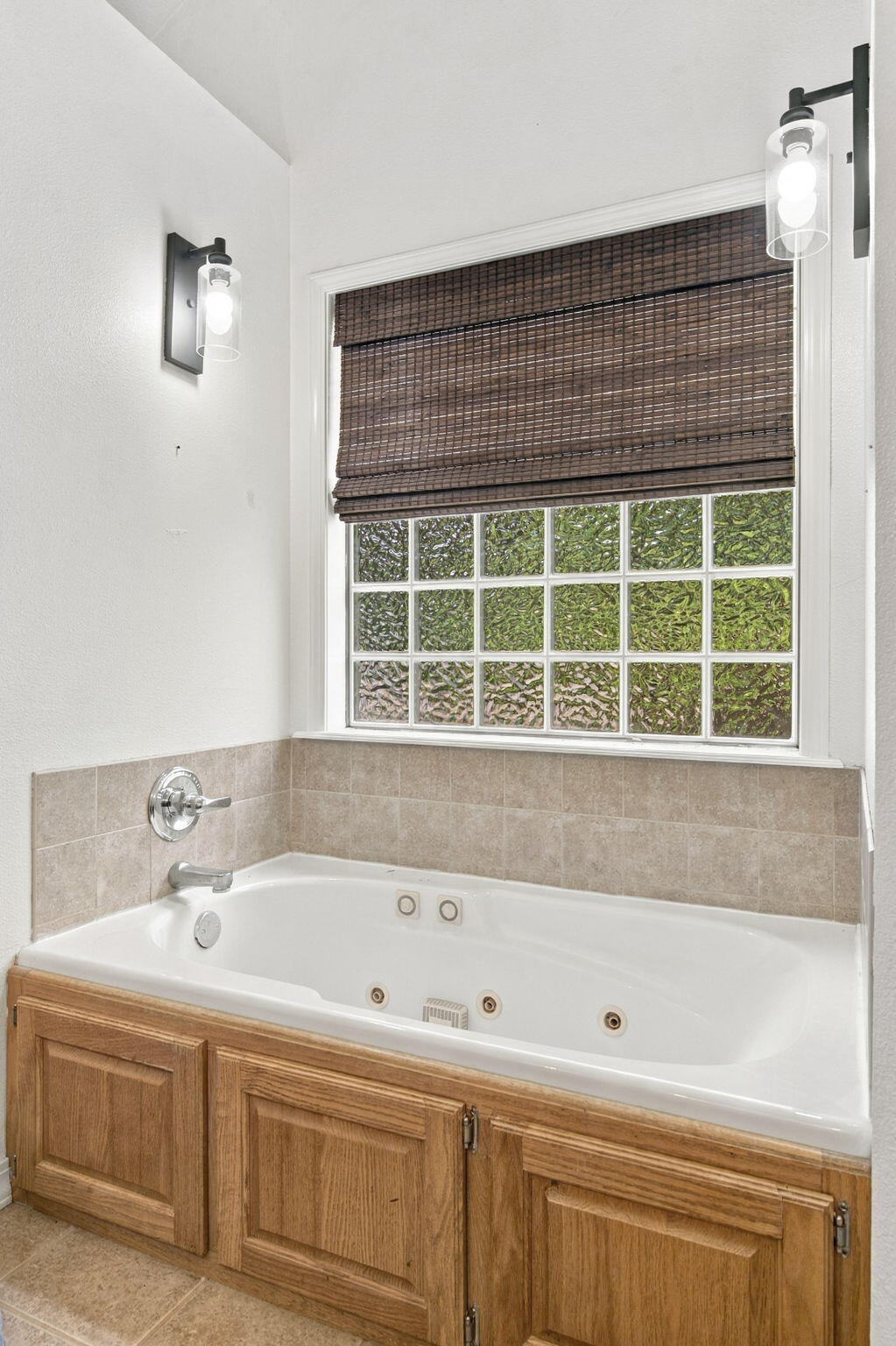 809 South 14th Avenue Property Photo 17
