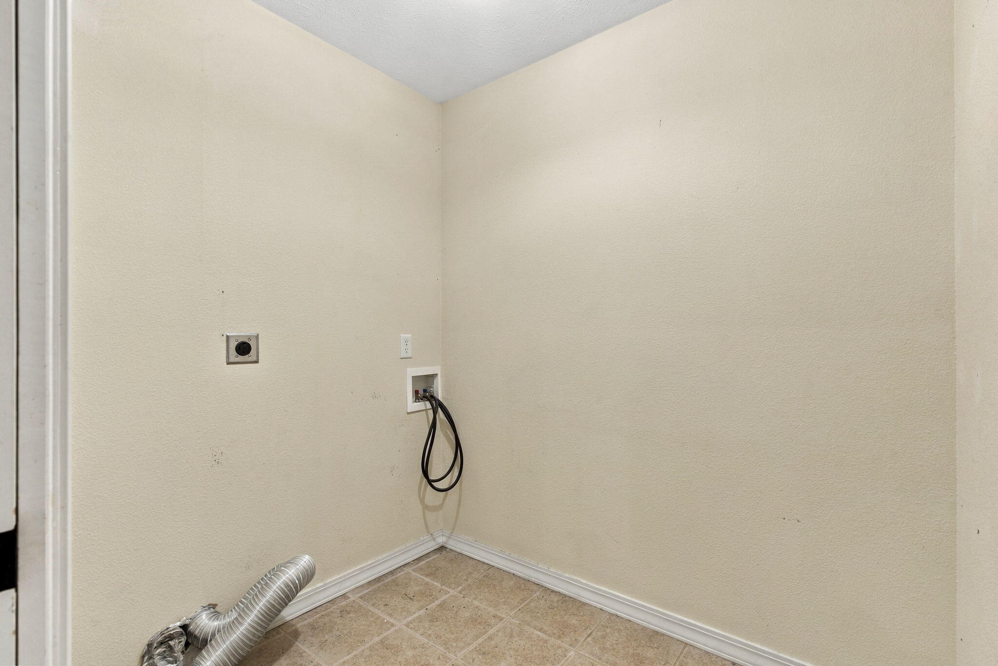 809 South 14th Avenue Property Photo 23