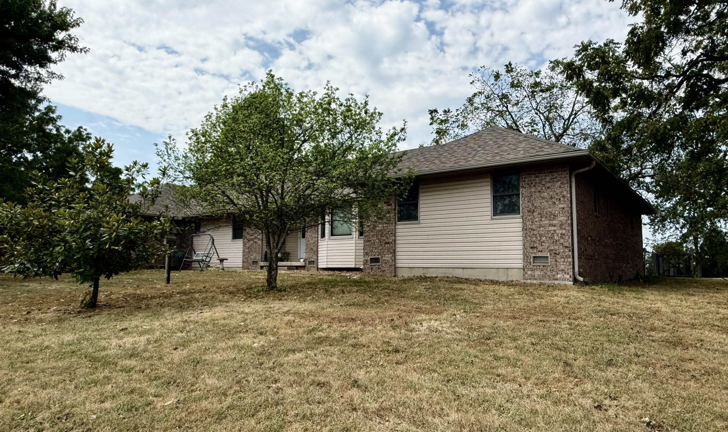 3015 Pool Drive Property Photo 2