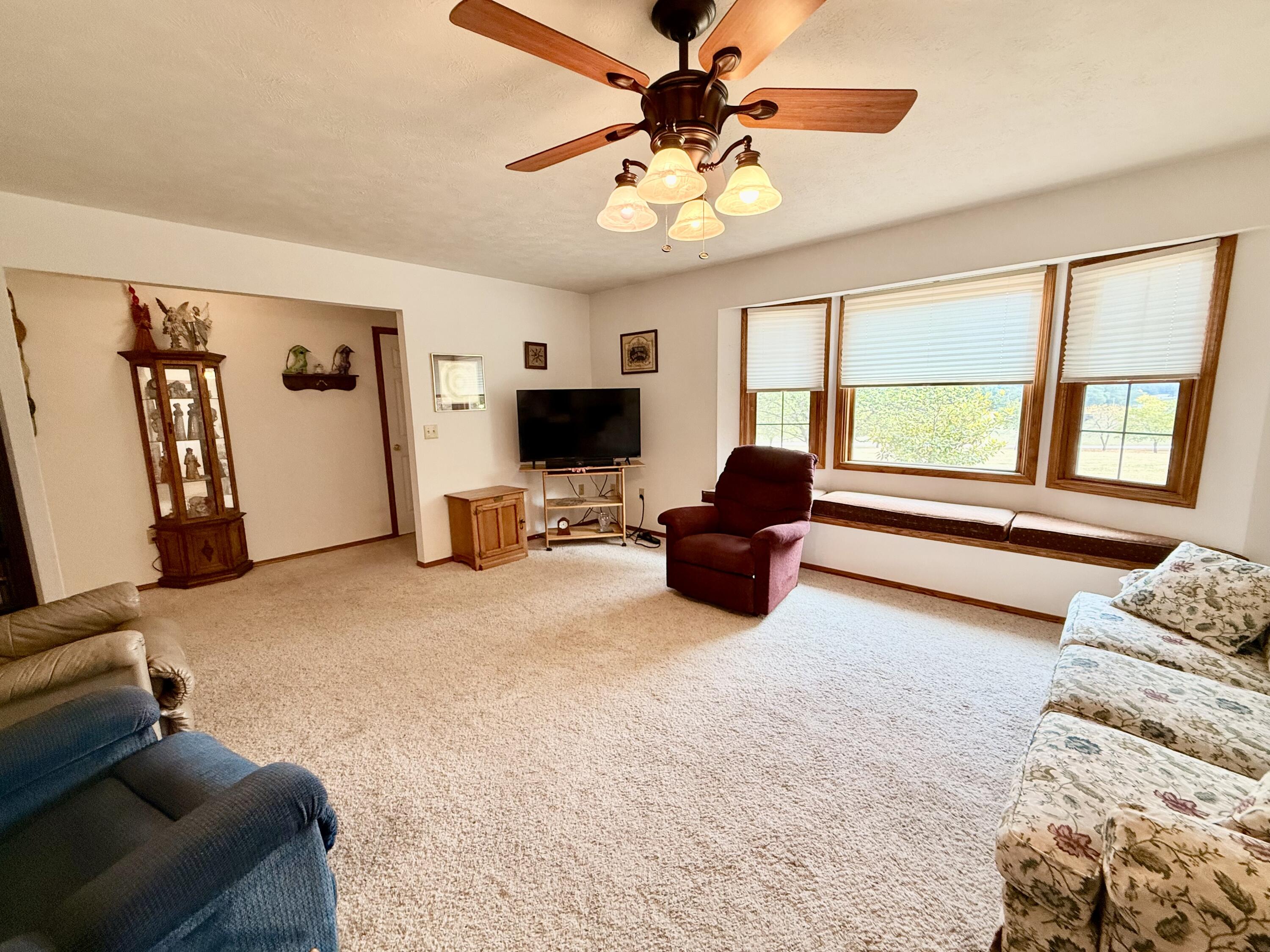 3015 Pool Drive Property Photo 4