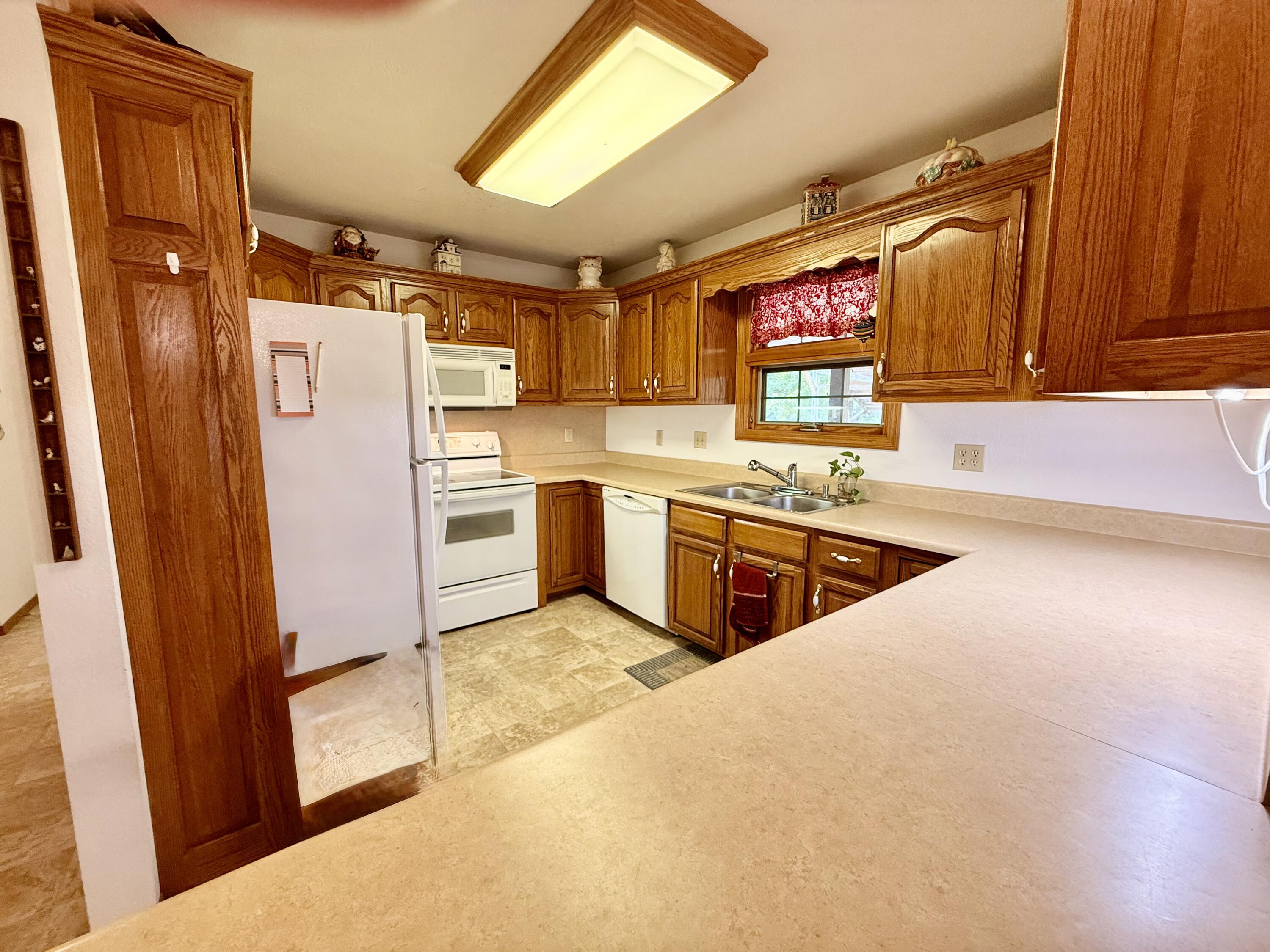 3015 Pool Drive Property Photo 7