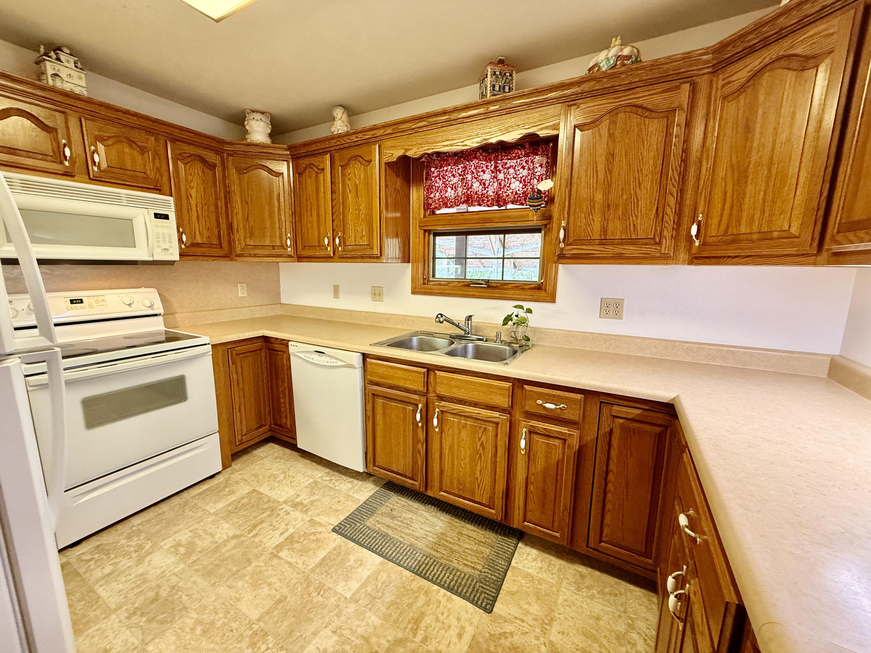 3015 Pool Drive Property Photo 8