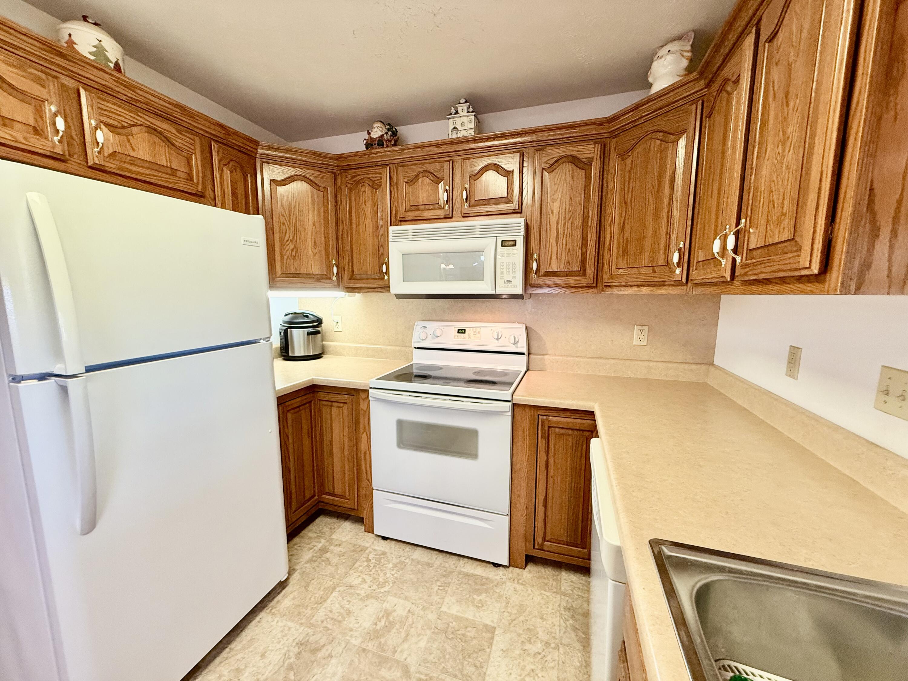 3015 Pool Drive Property Photo 9