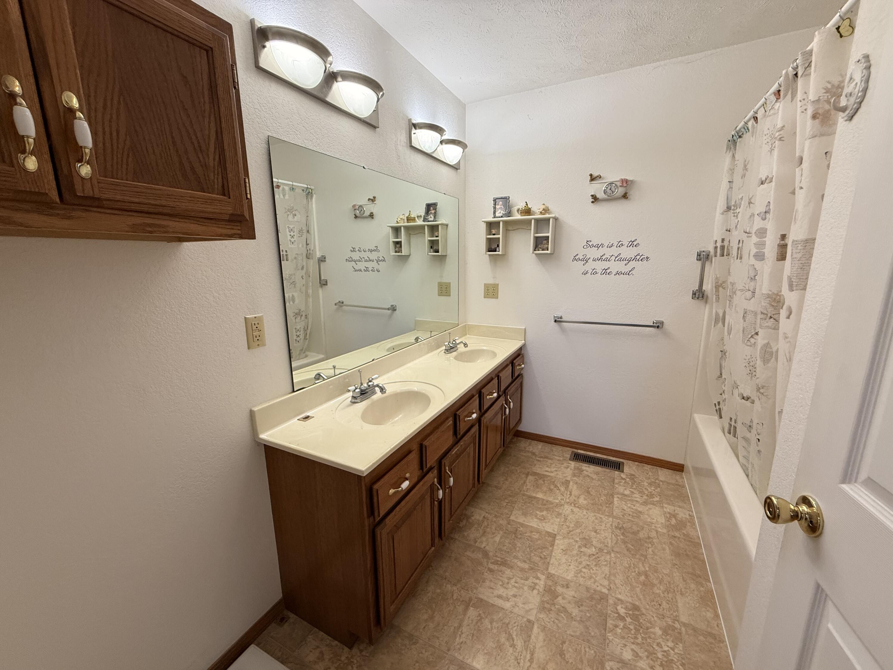 3015 Pool Drive Property Photo 15