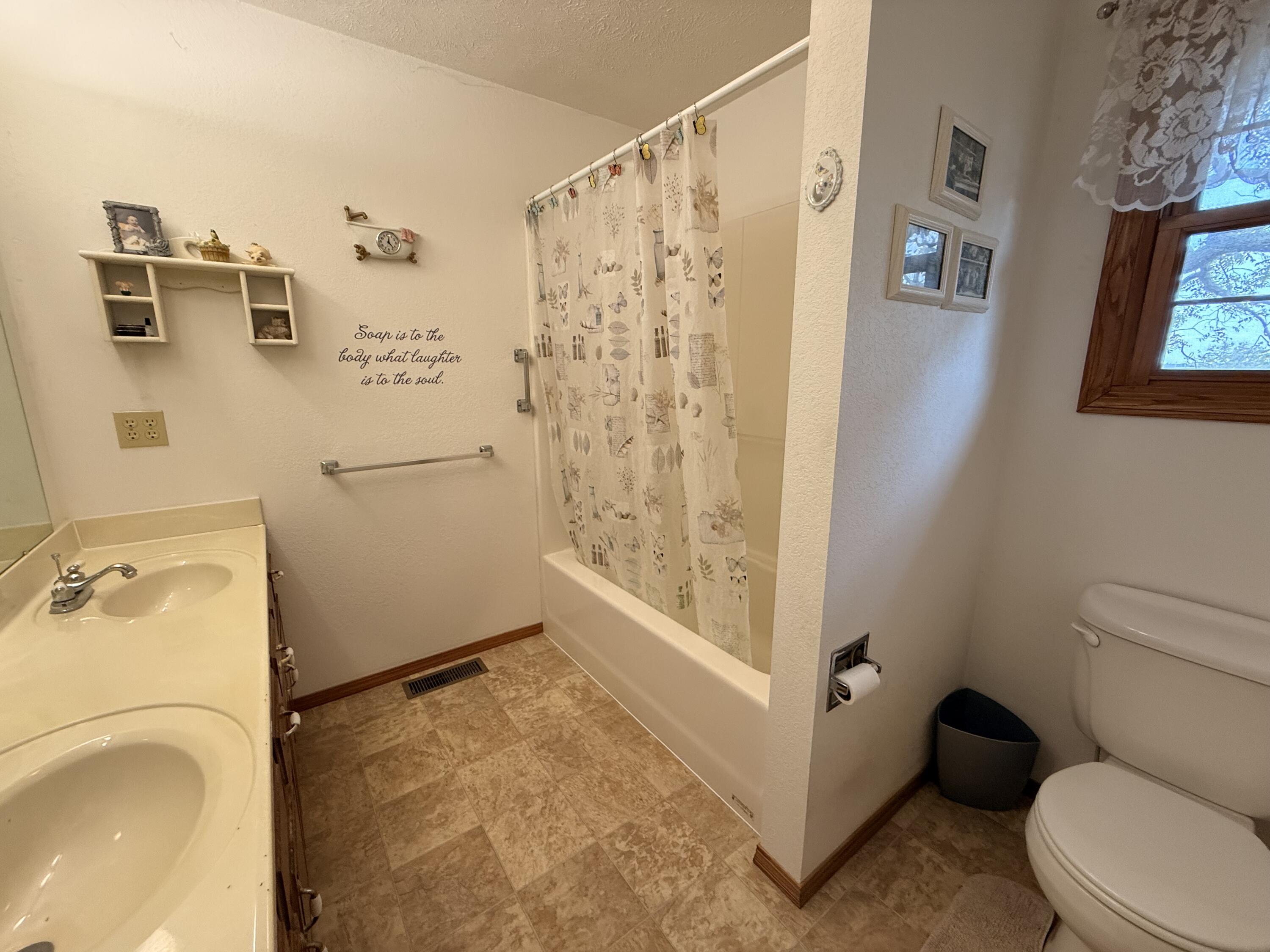 3015 Pool Drive Property Photo 16