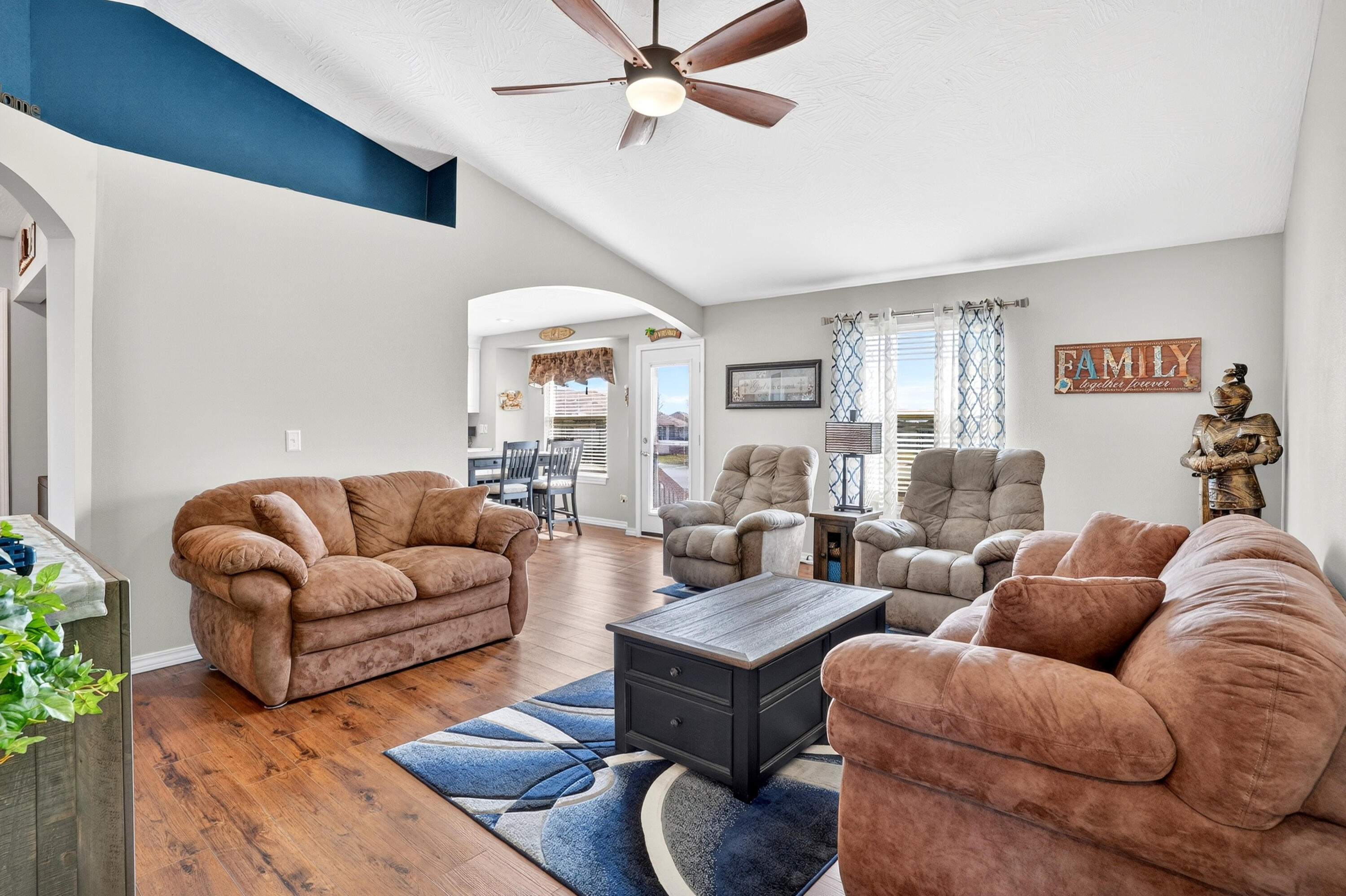 700 West Osage Street Property Photo 6
