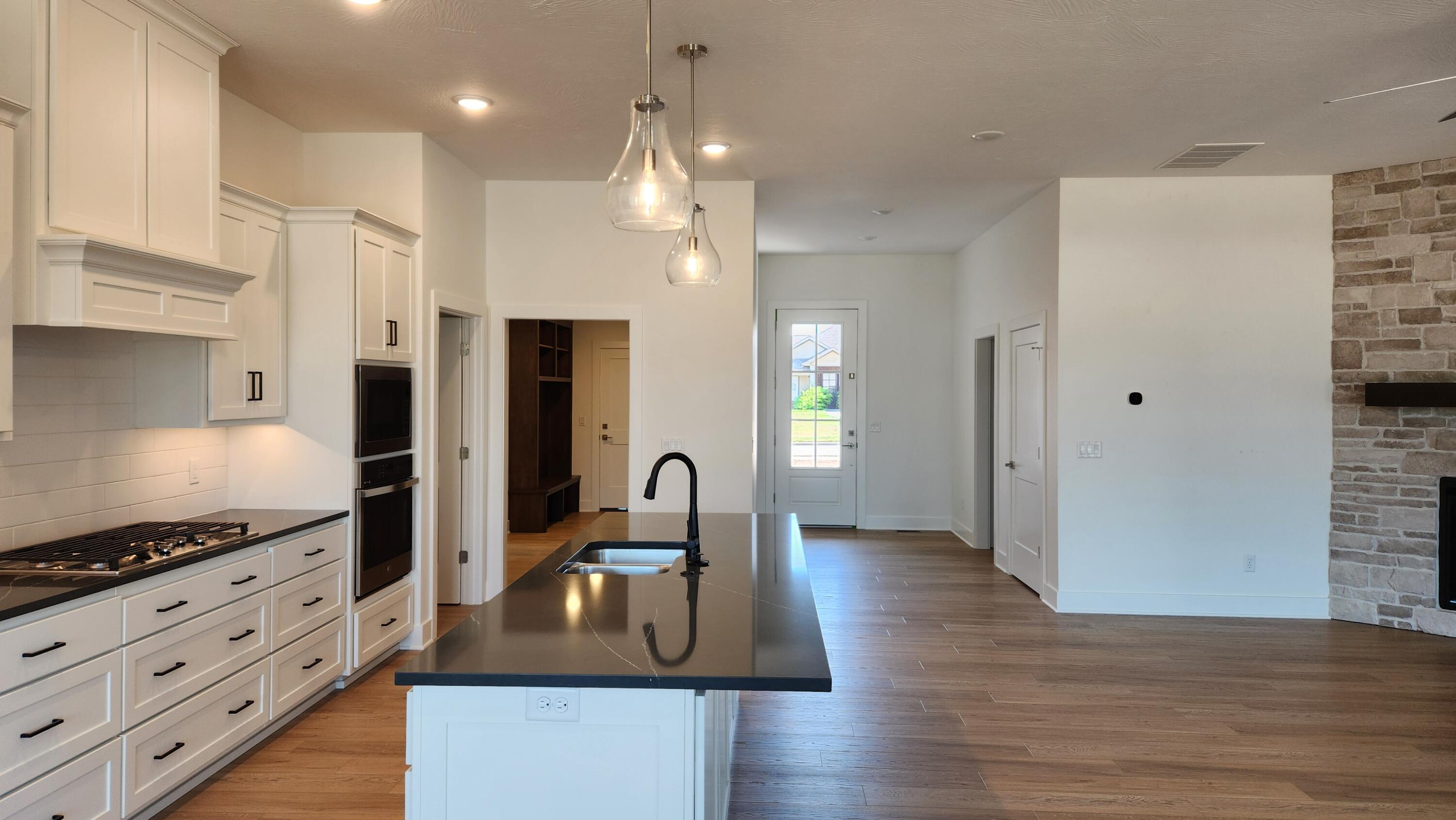 2423 East Swallow Street Property Photo 4