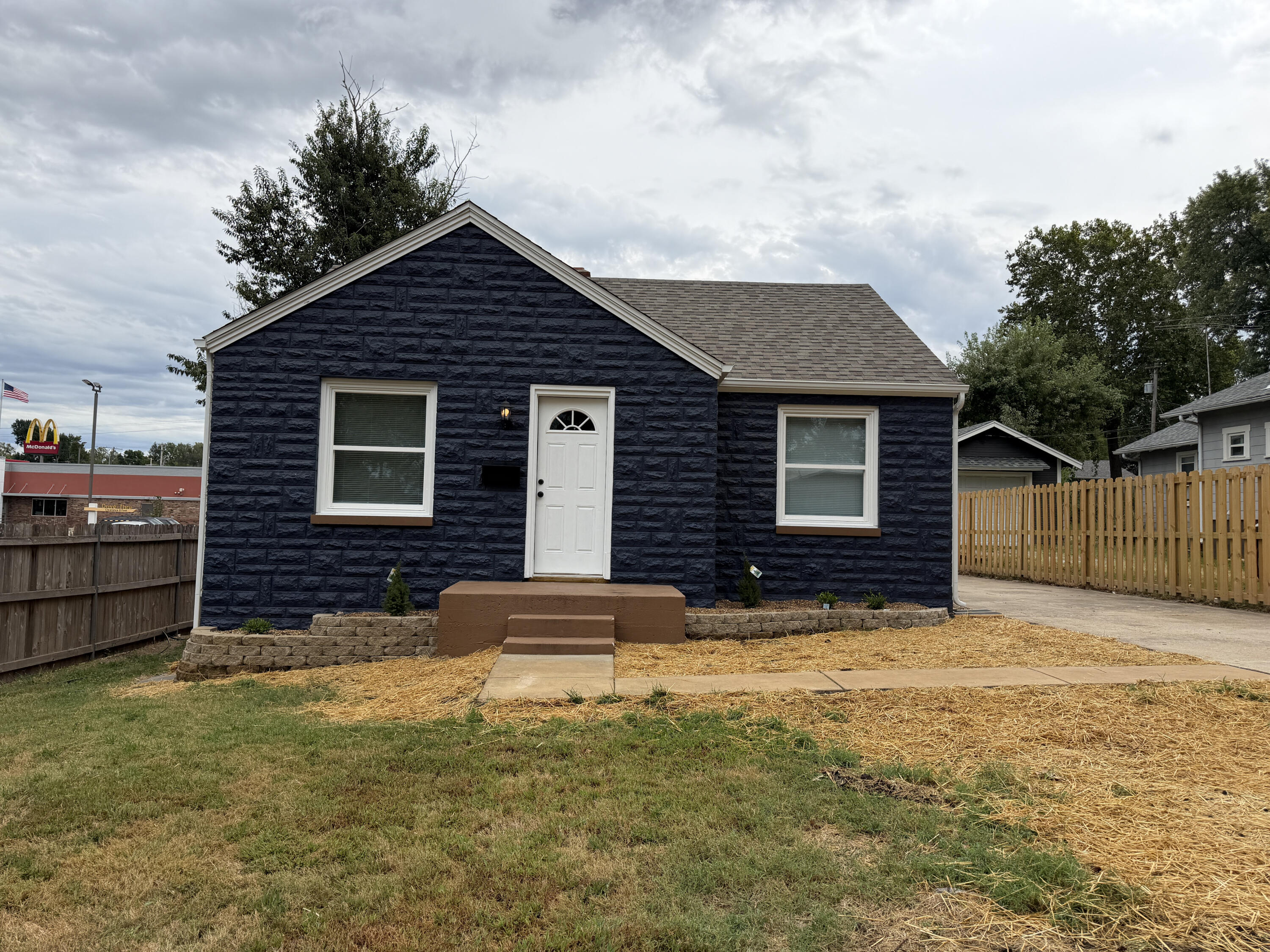 2336 North Johnston Avenue Property Photo 1