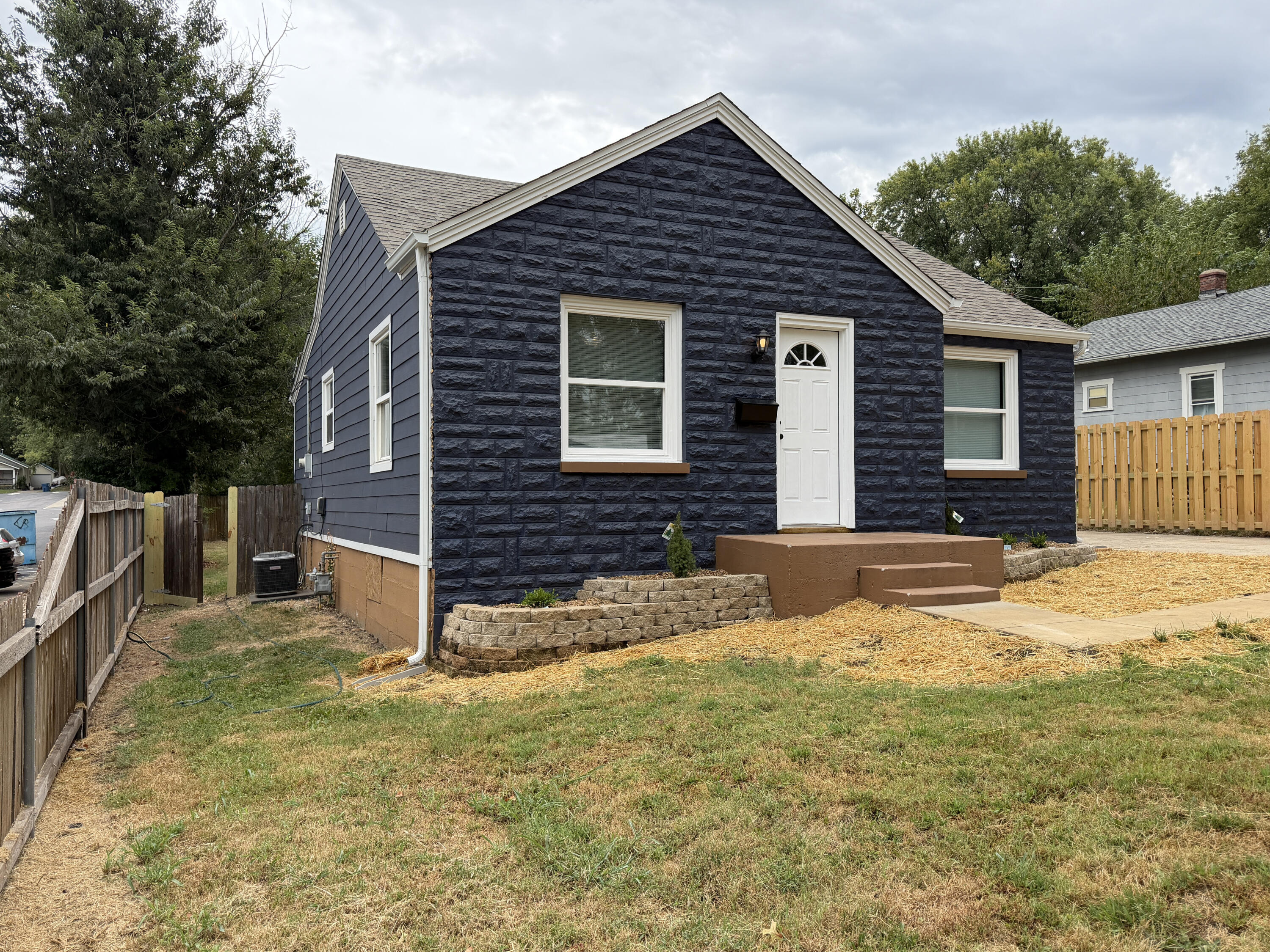 2336 North Johnston Avenue Property Photo 2