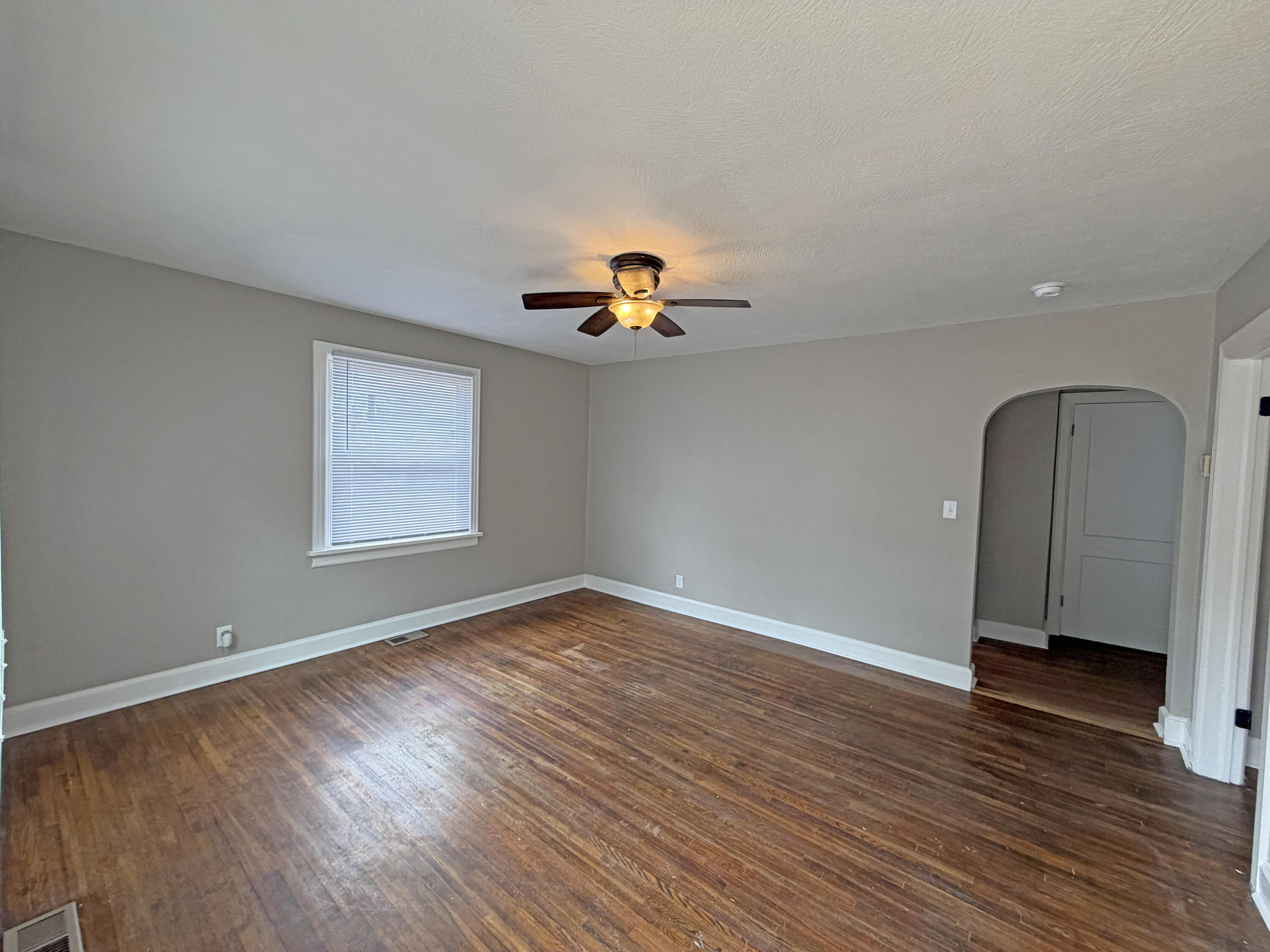 2336 North Johnston Avenue Property Photo 5