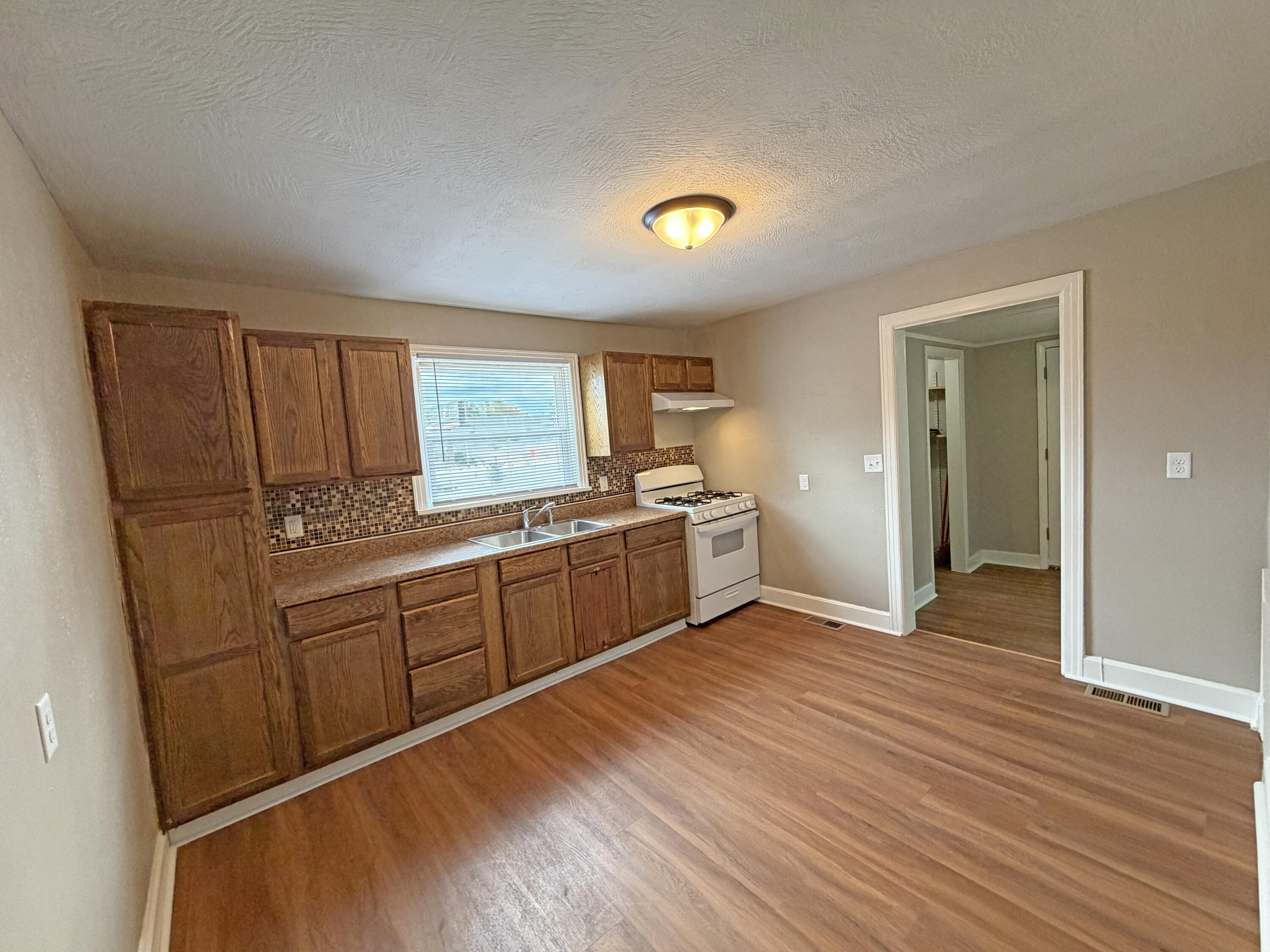 2336 North Johnston Avenue Property Photo 7