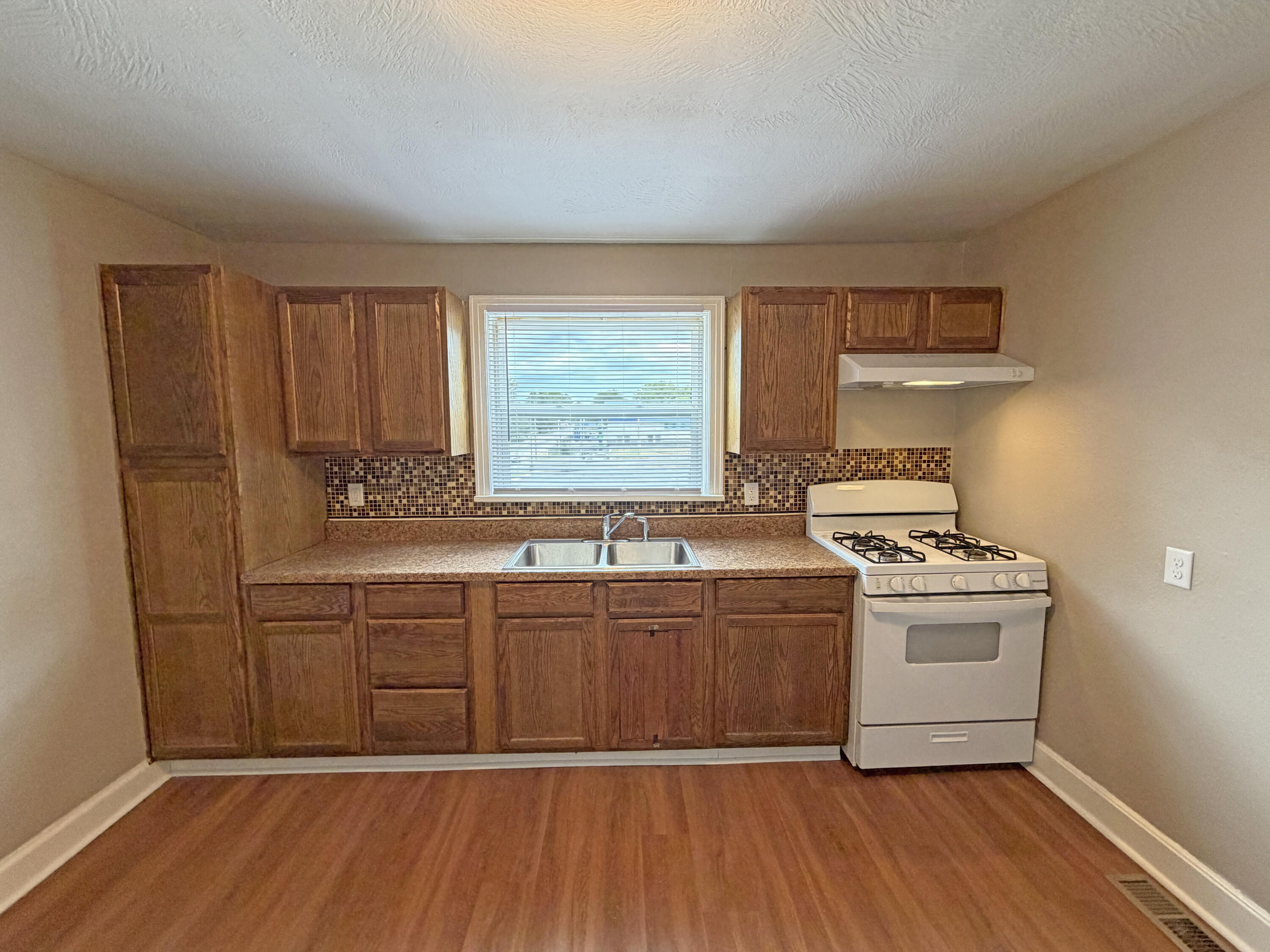 2336 North Johnston Avenue Property Photo 8