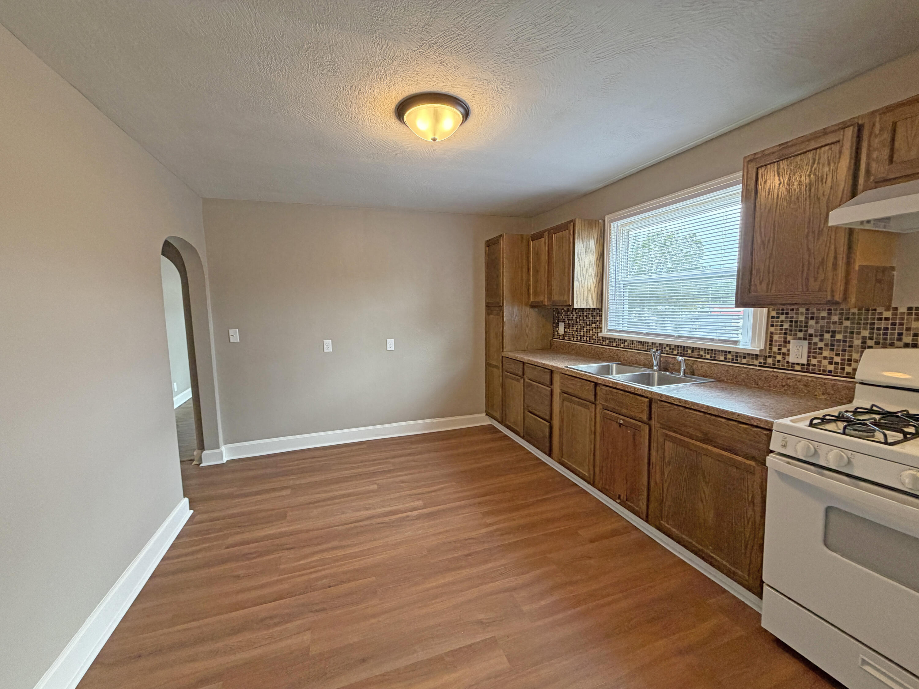 2336 North Johnston Avenue Property Photo 9
