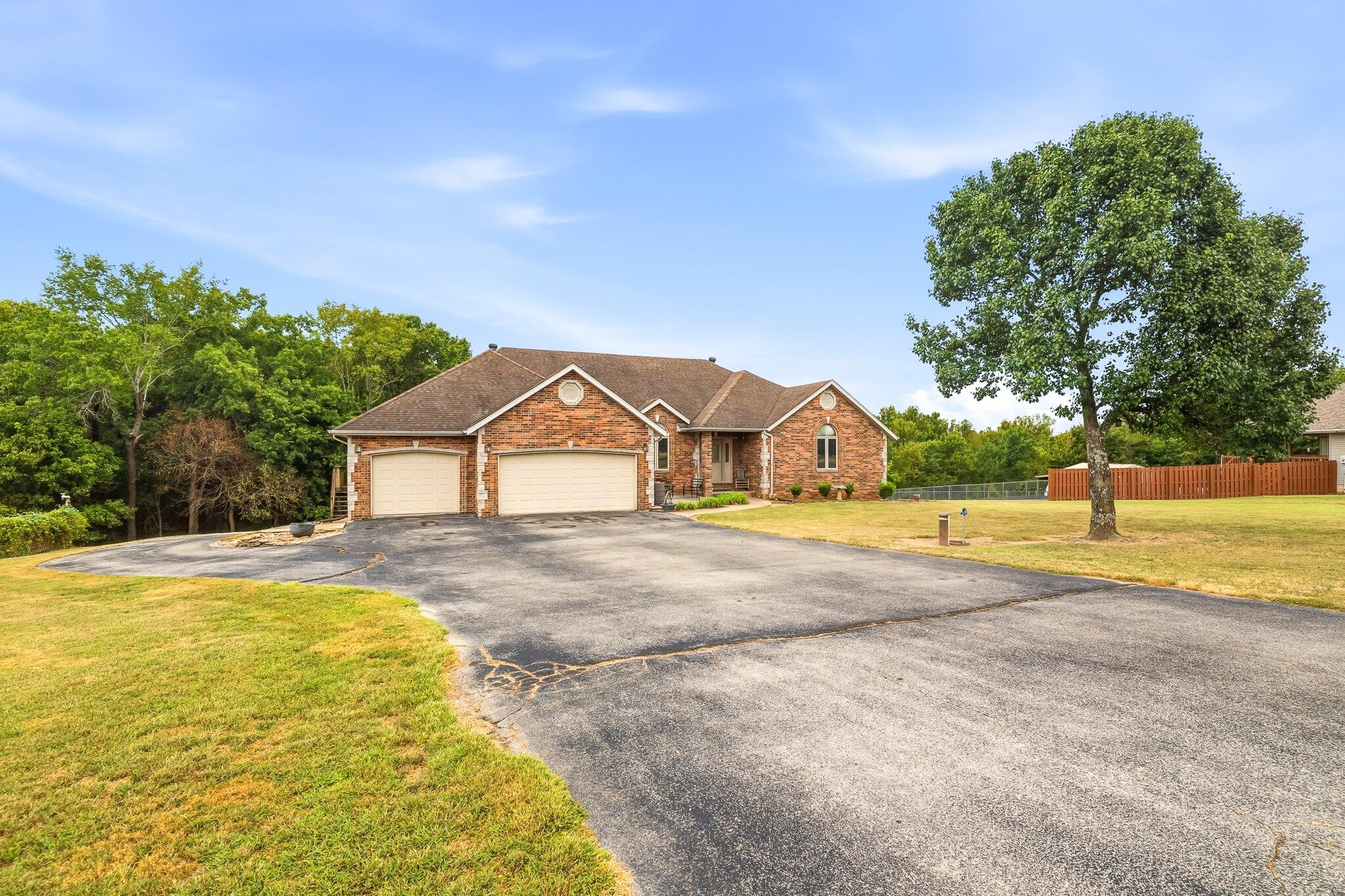 1818 West Country Hill Lane Property Photo 4
