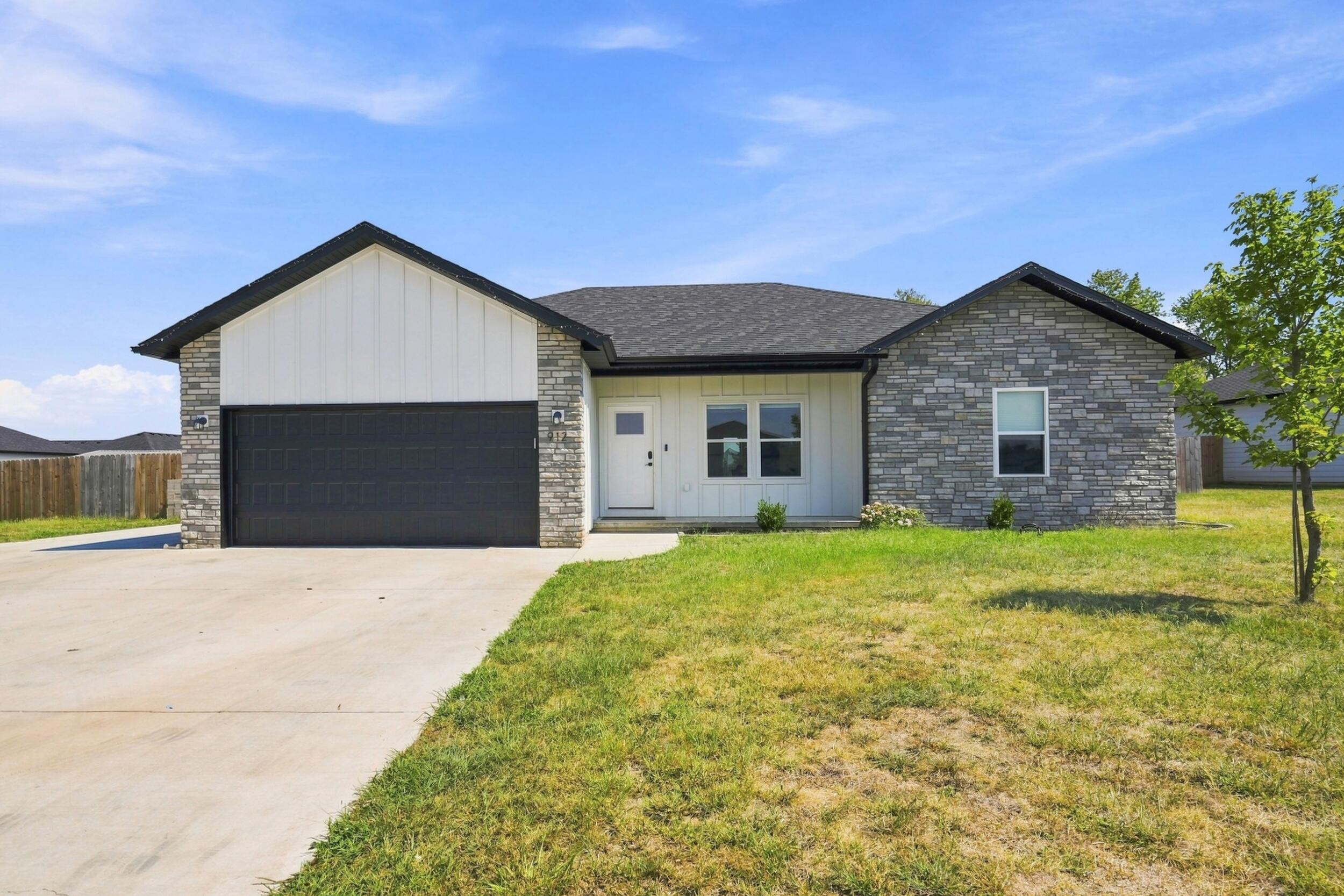 912 Dishman Circle Property Photo 1