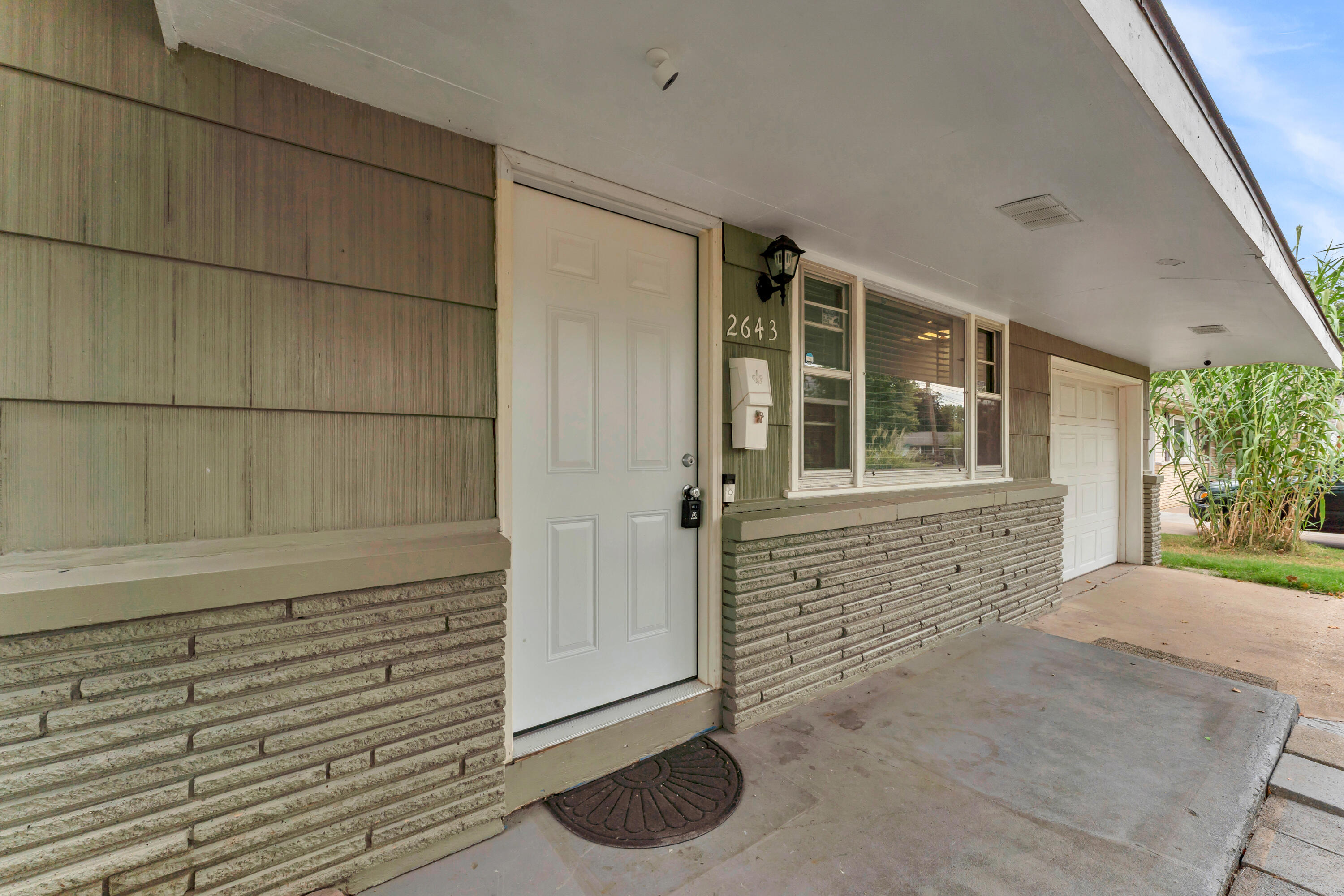 2643 East Belmont Street Property Photo 4