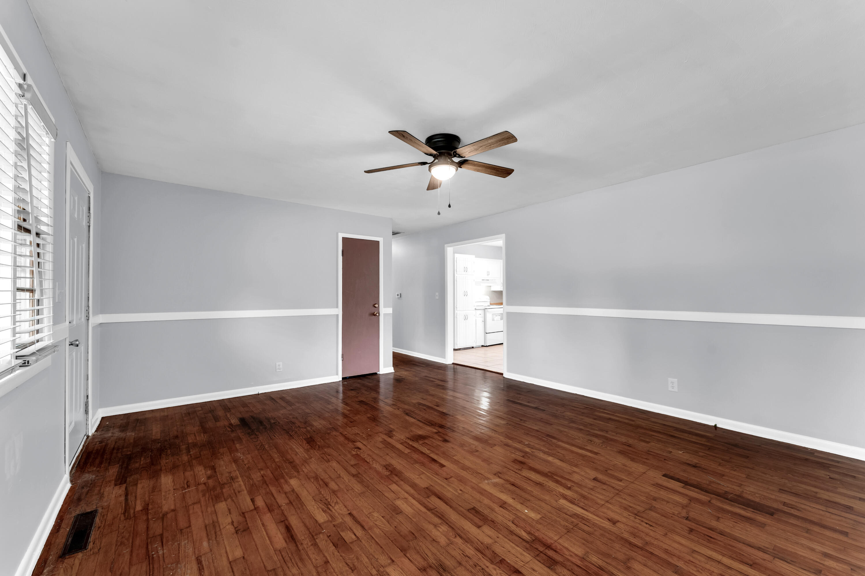 2643 East Belmont Street Property Photo 6