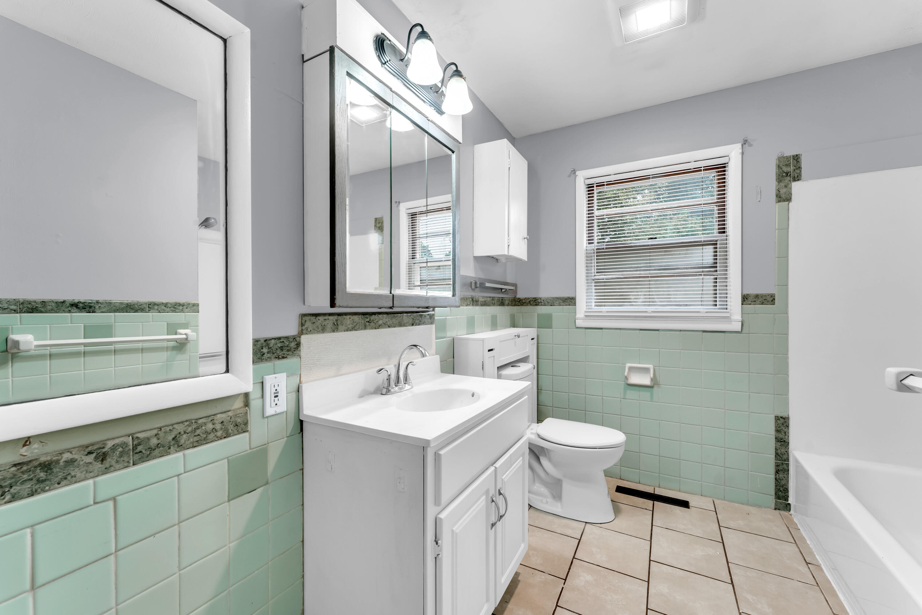 2643 East Belmont Street Property Photo 18