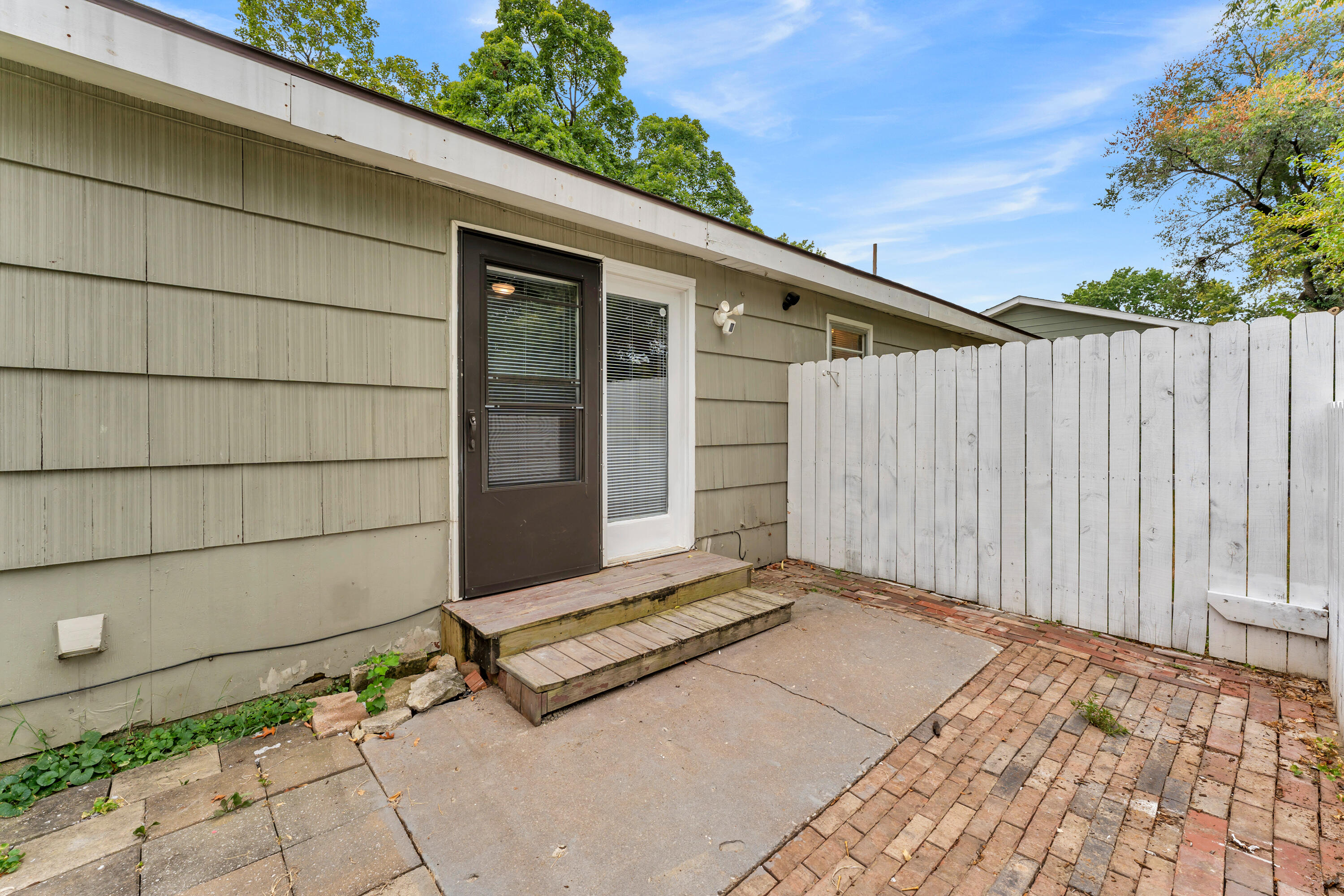 2643 East Belmont Street Property Photo 22