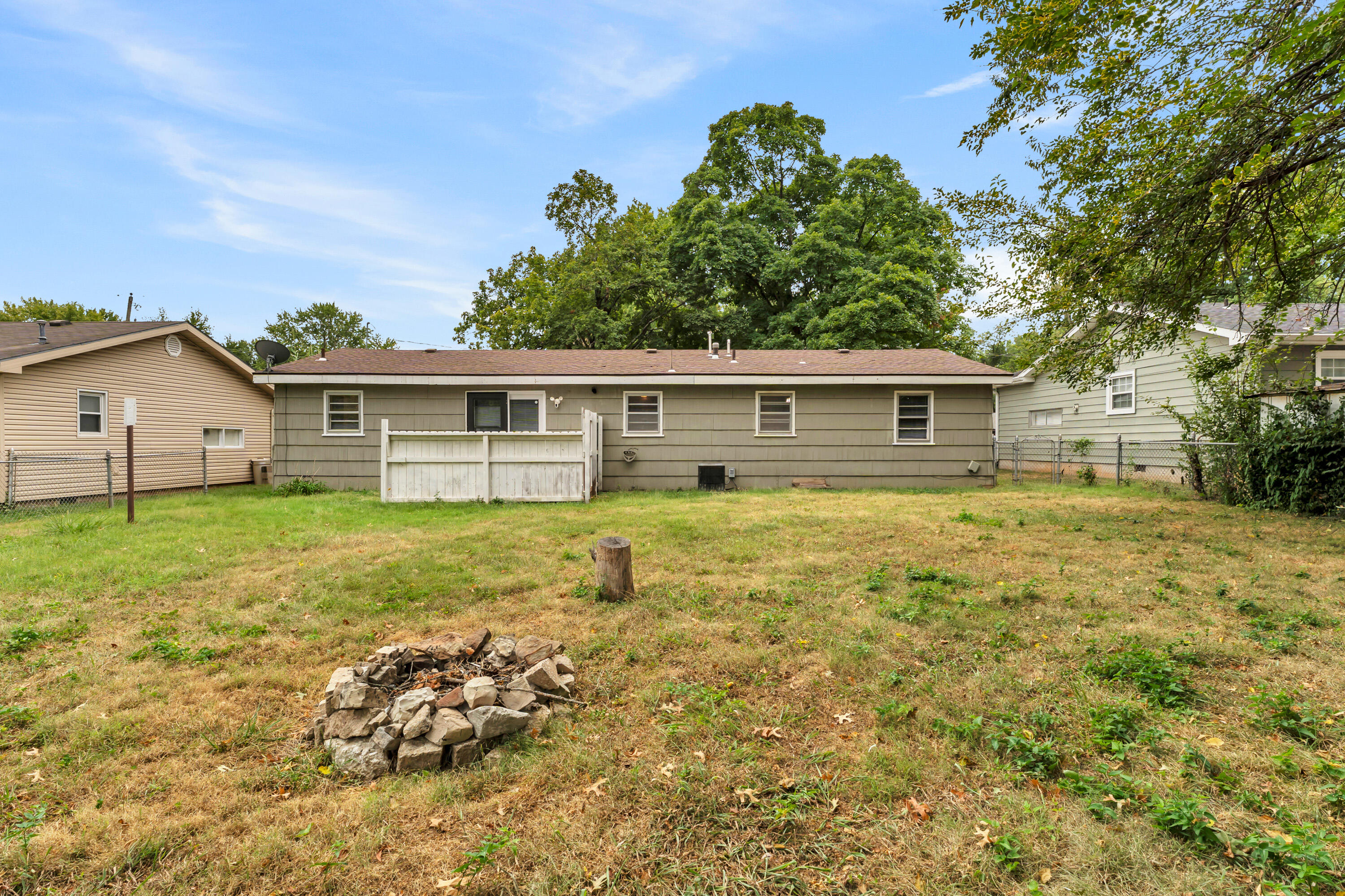 2643 East Belmont Street Property Photo 24