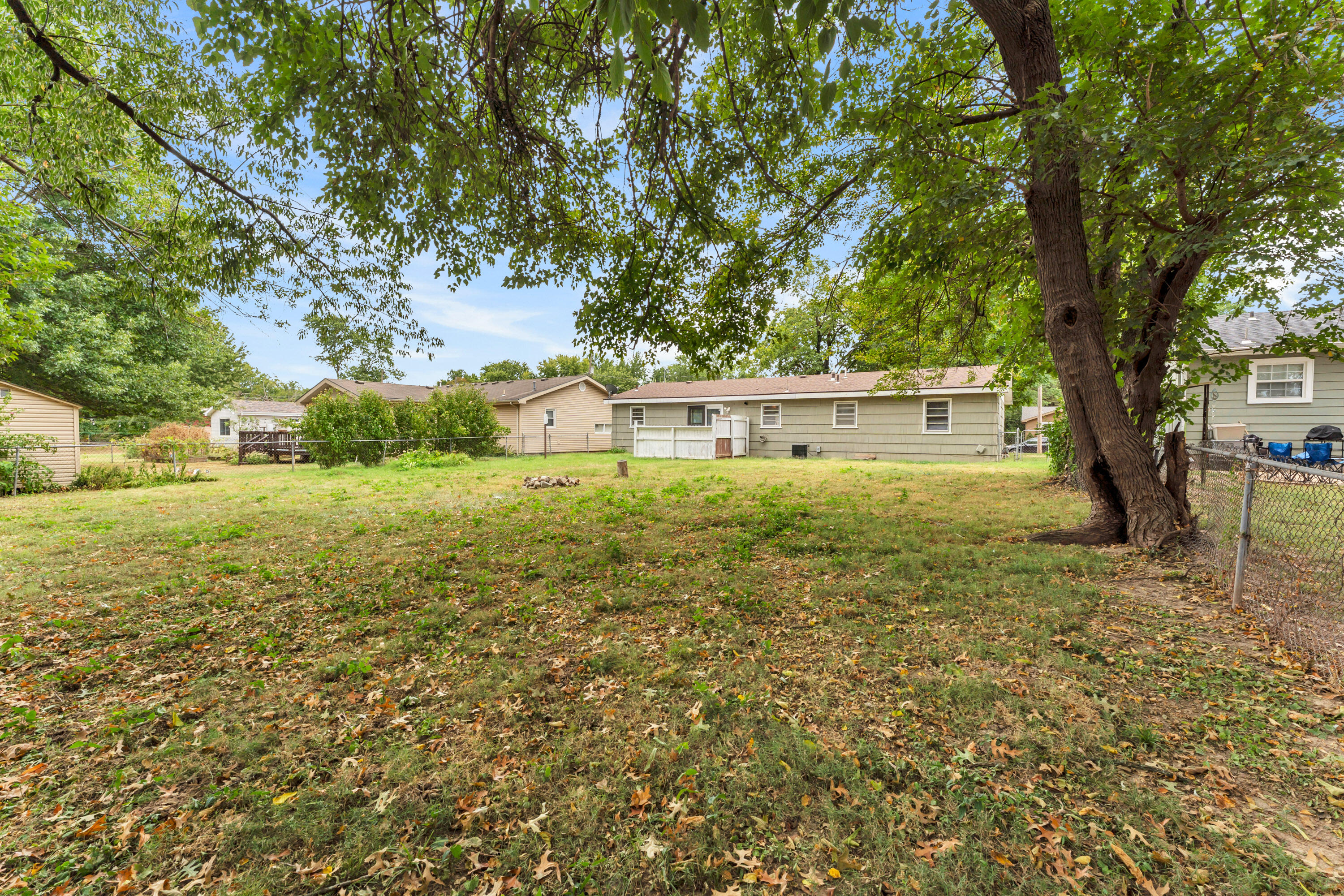 2643 East Belmont Street Property Photo 25