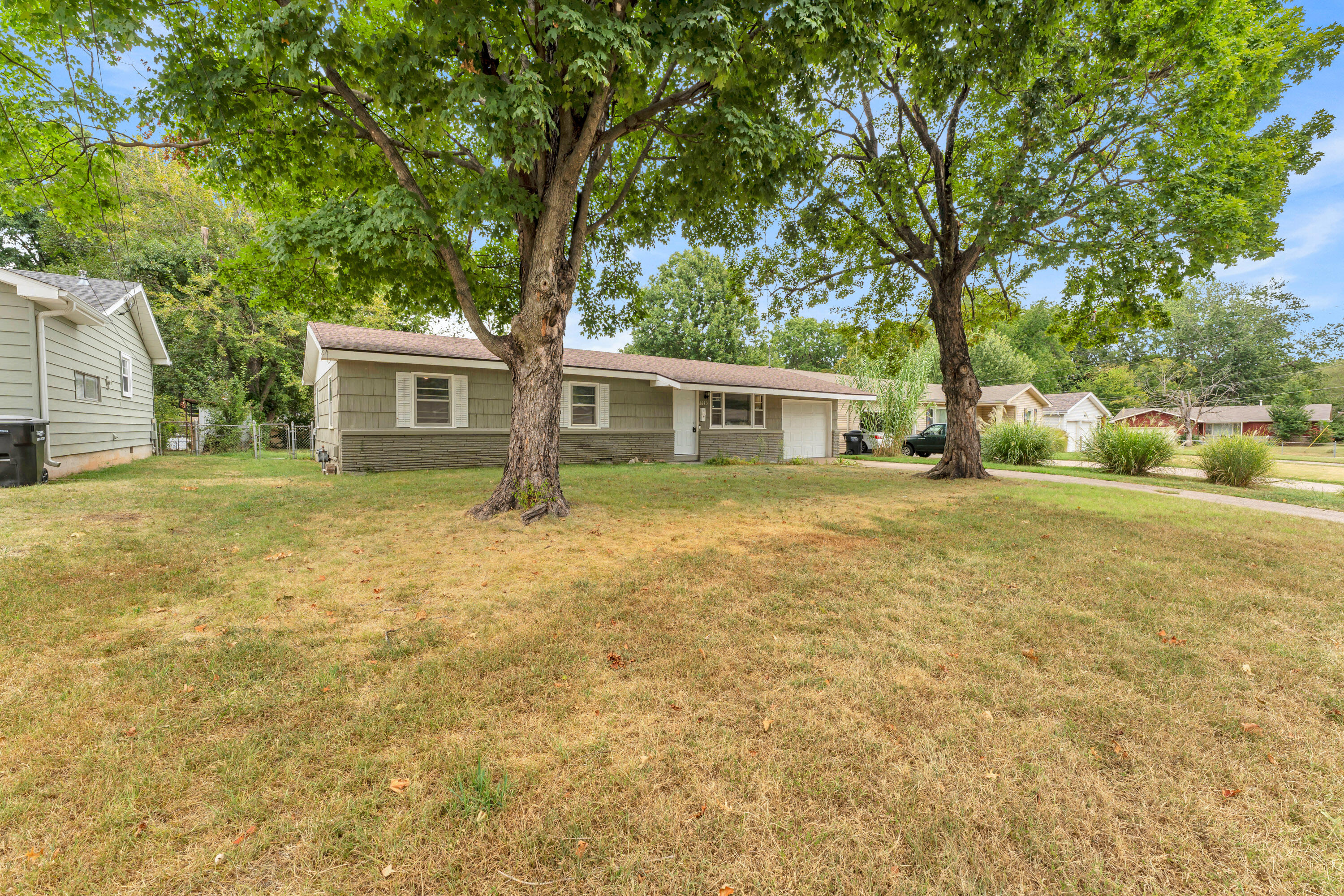 2643 East Belmont Street Property Photo 26