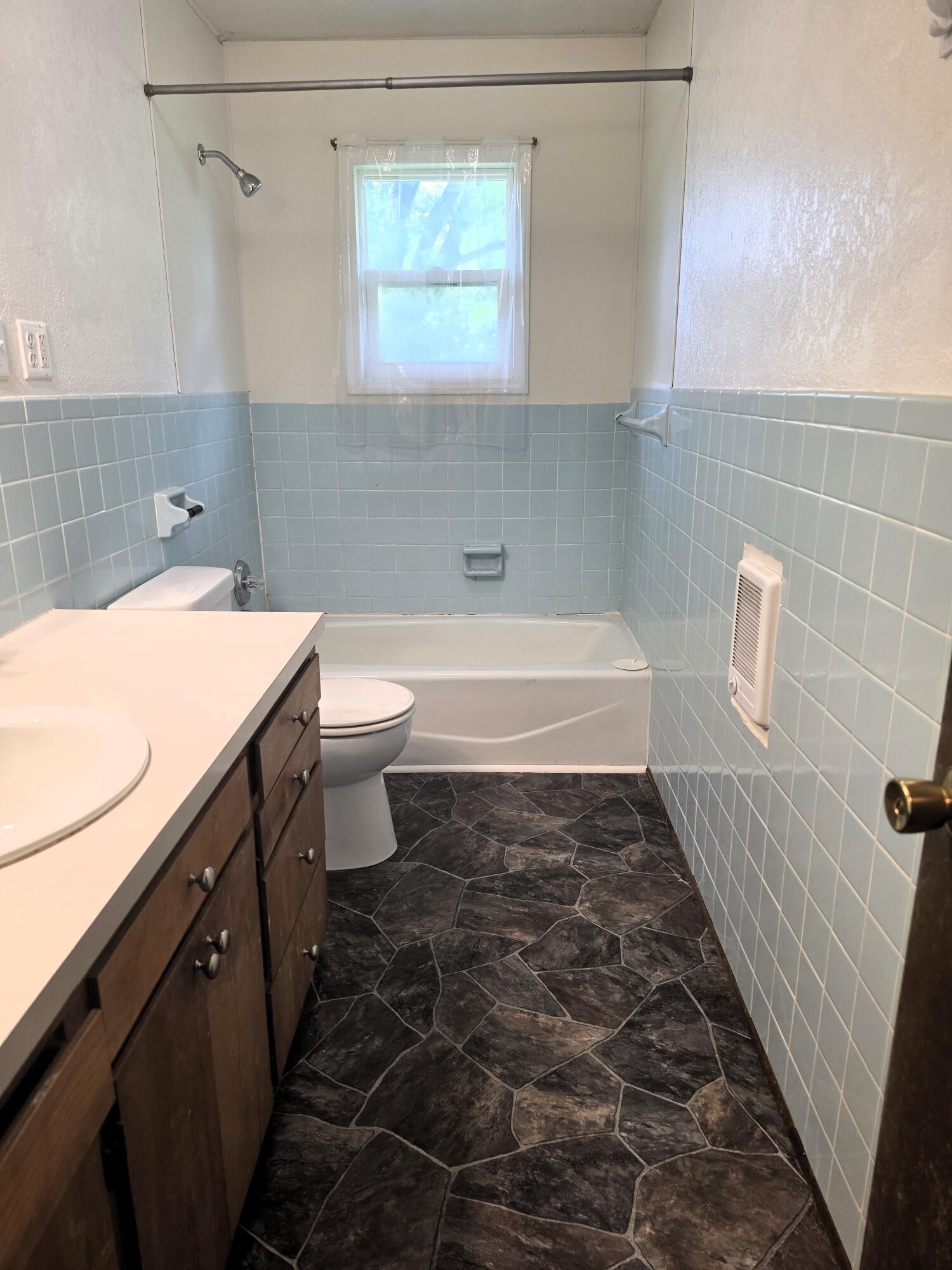 602 South Sarah Street Property Photo 4