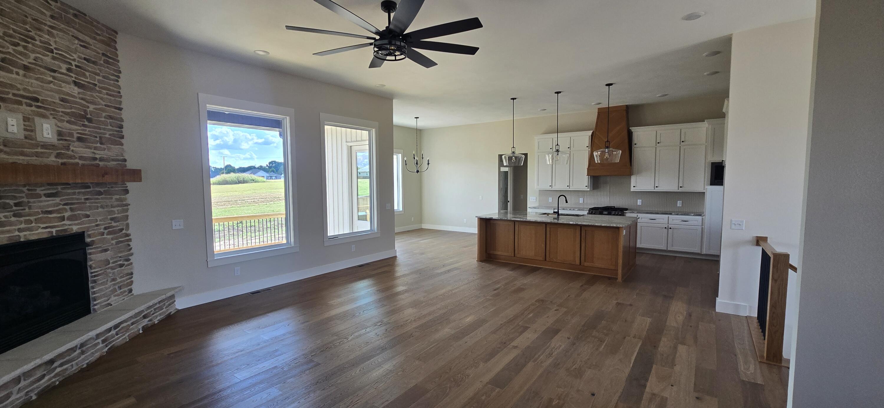 1388 East Walnut Street Property Photo 4