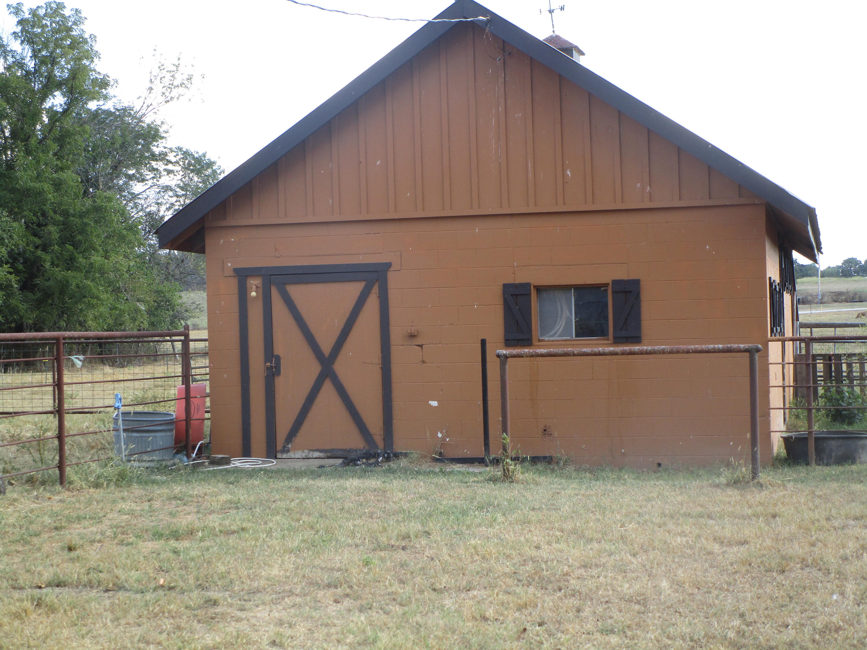 13084 Farm Road 1040 Property Photo 4