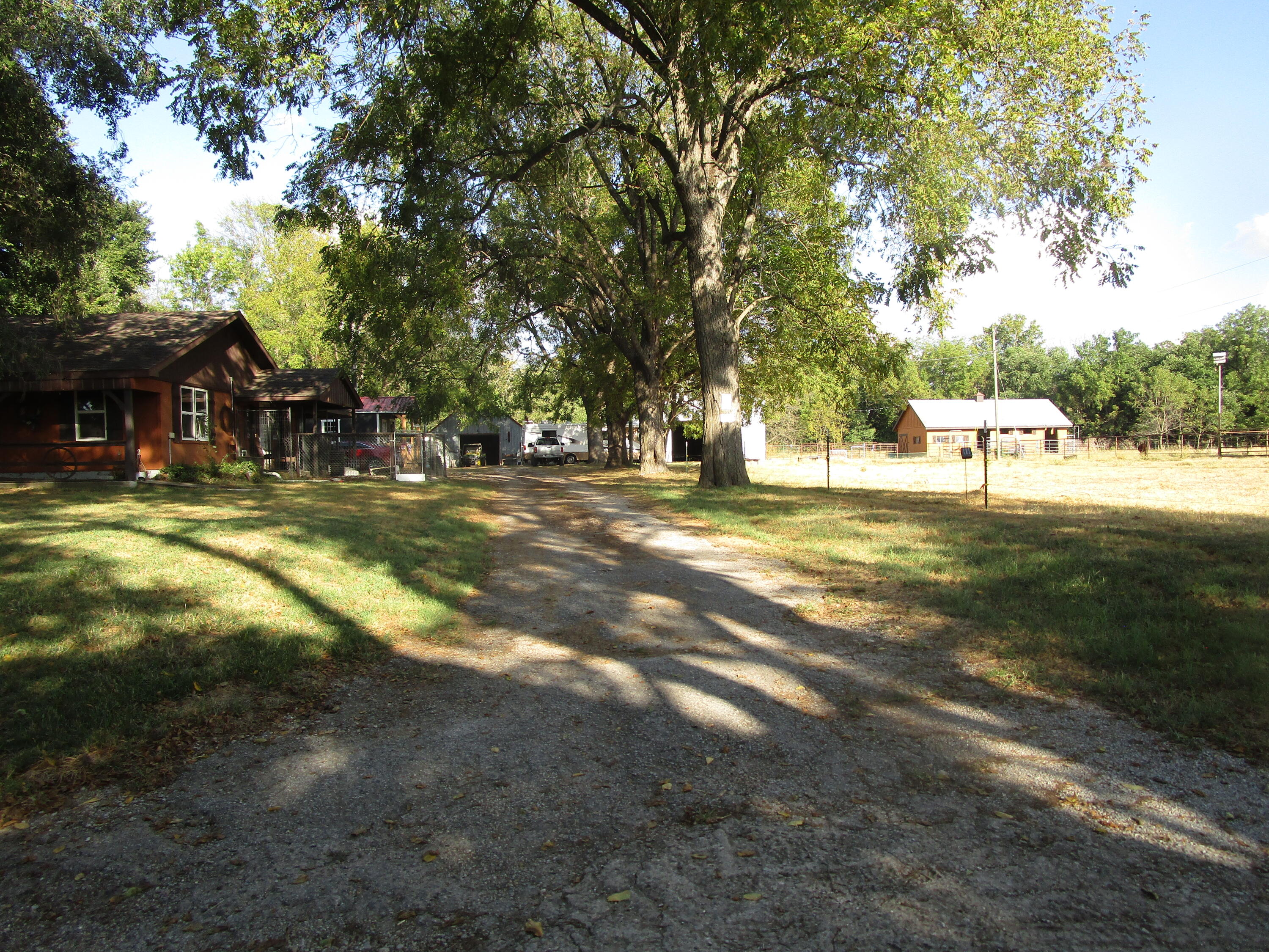 13084 Farm Road 1040 Property Photo 13