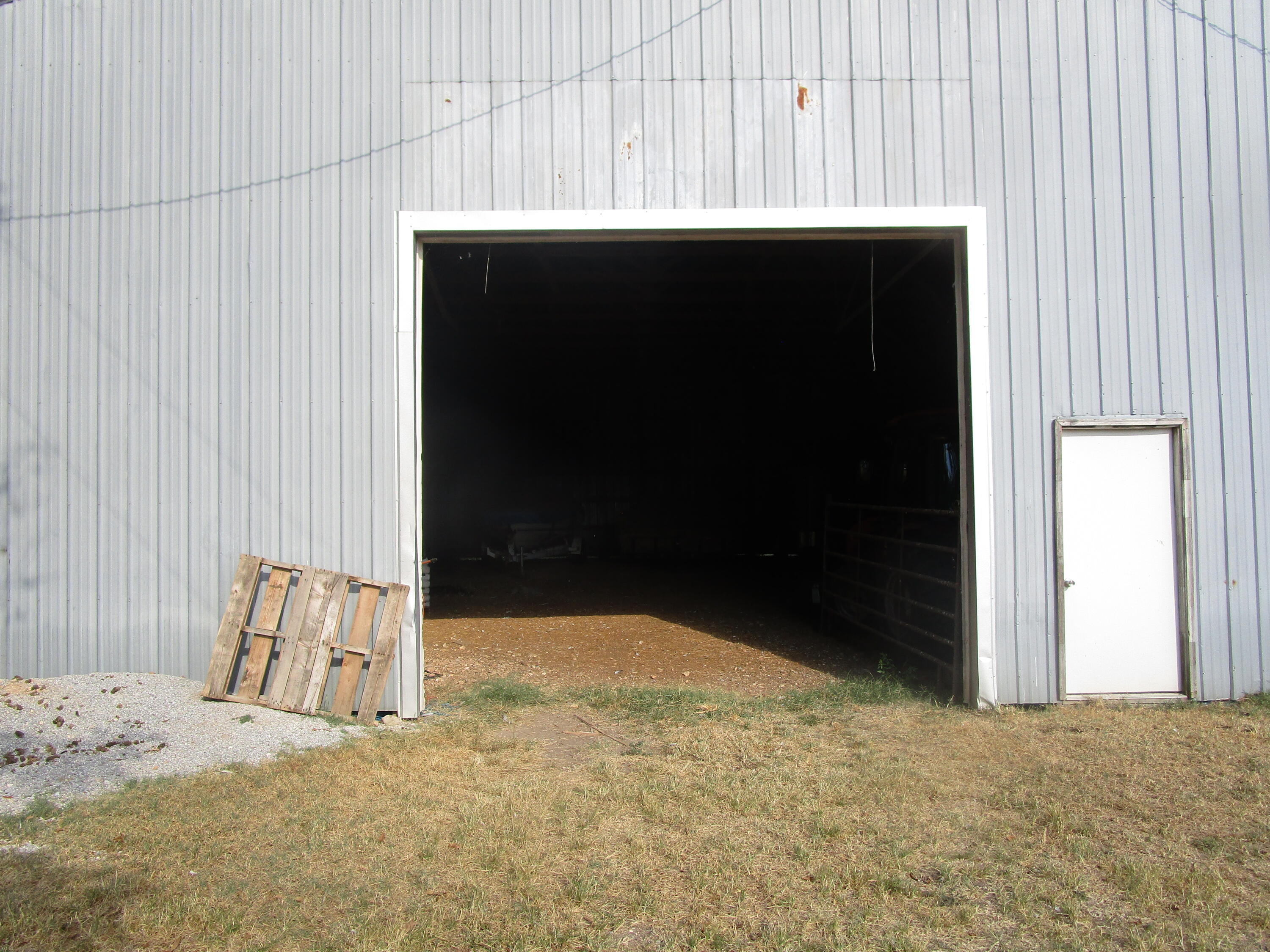 13084 Farm Road 1040 Property Photo 16