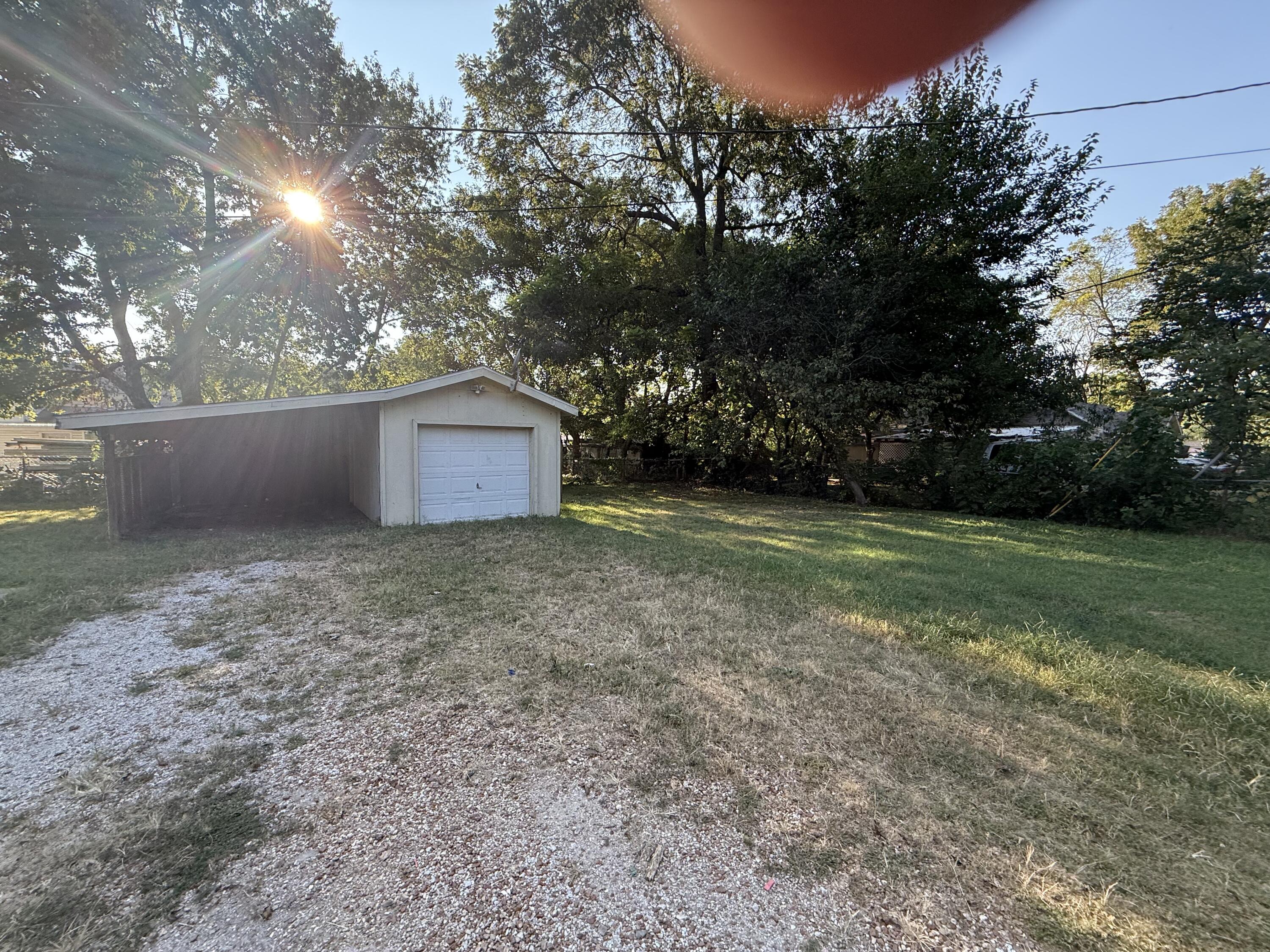 1701 West Chestnut Street Property Photo 4