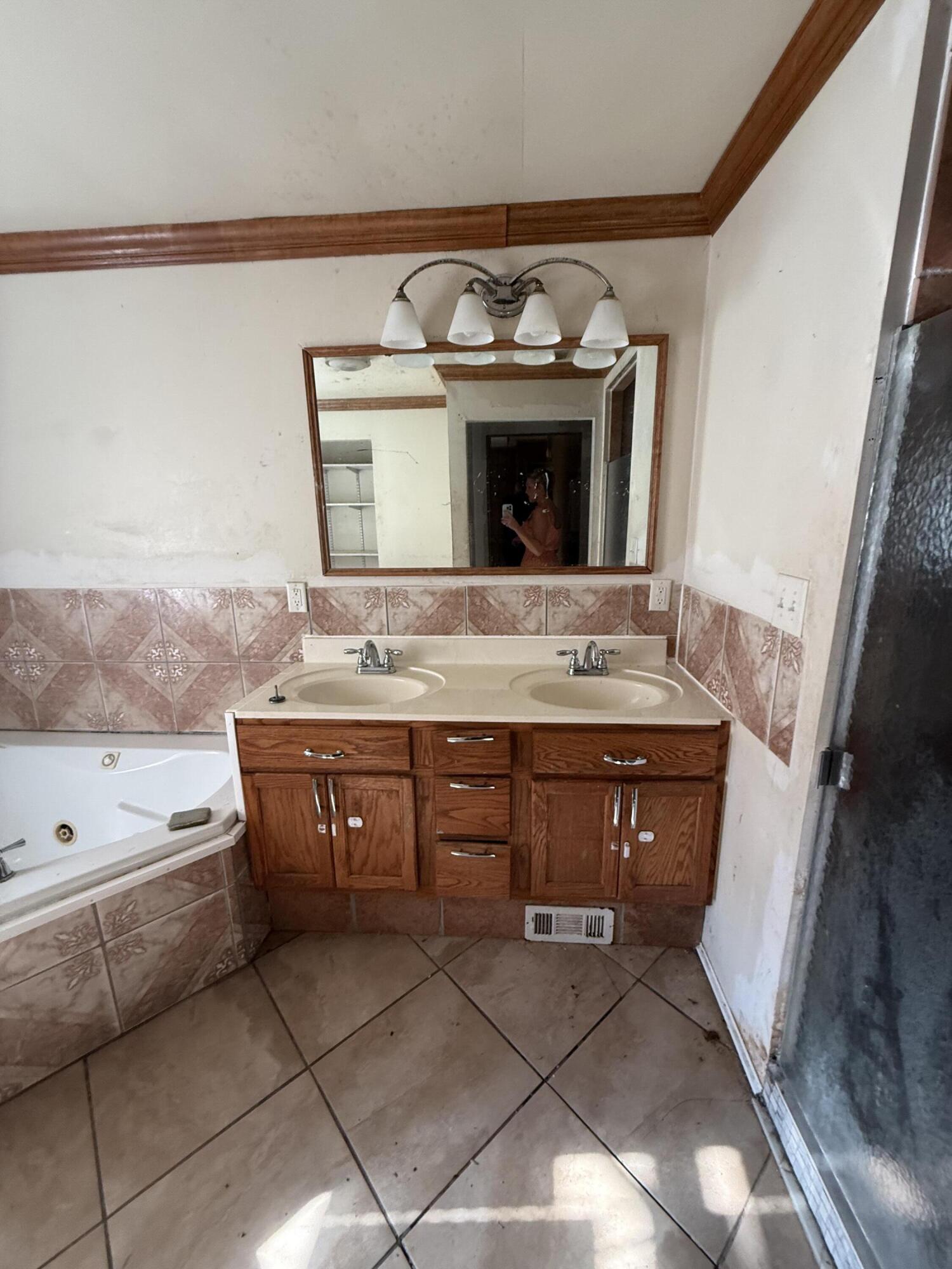 1701 West Chestnut Street Property Photo 12