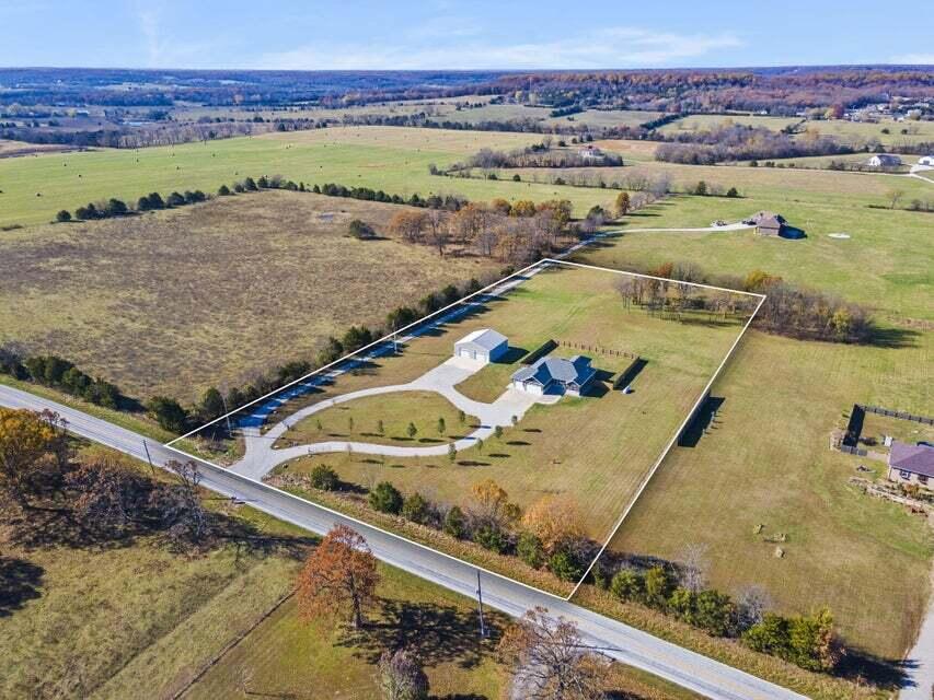 9833 North State Highway 125 Property Photo 2