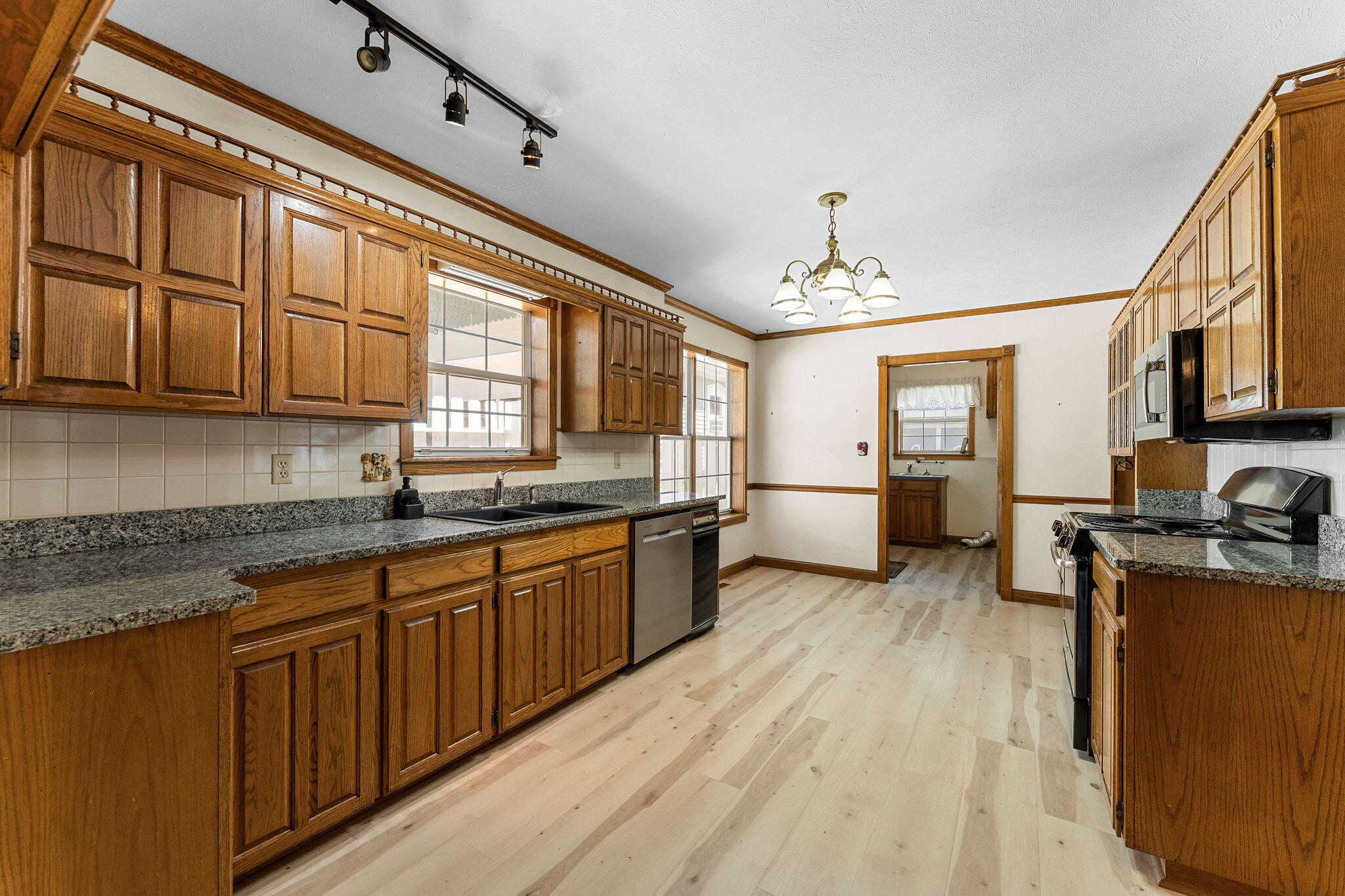 321 Valley Park Drive Property Photo 11