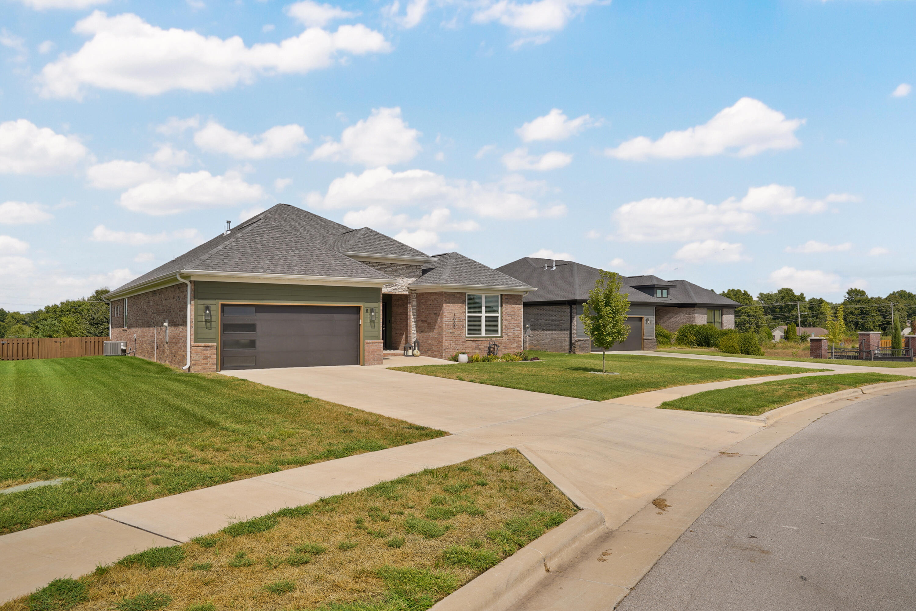 1065 West Gaslight Drive Property Photo 2