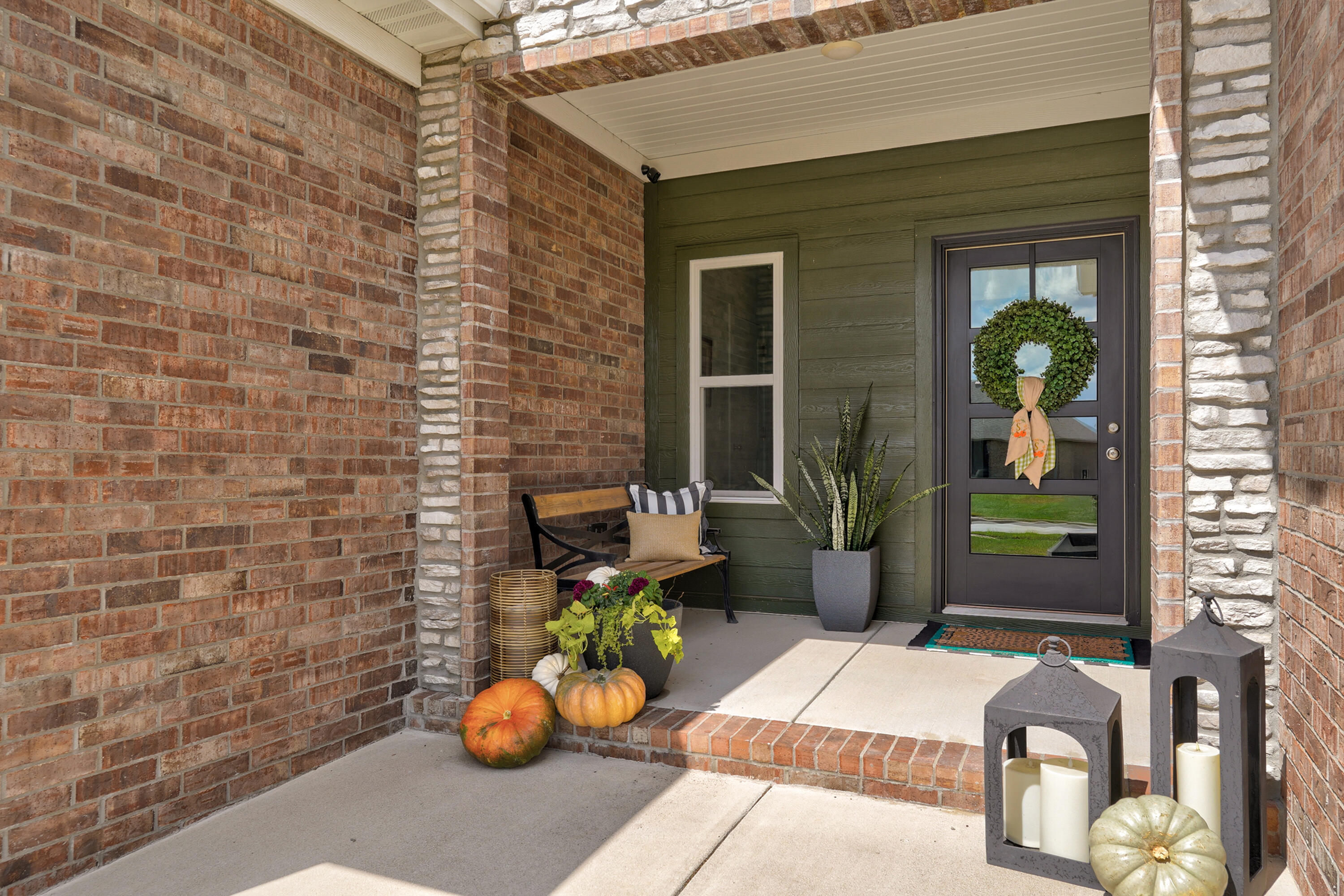 1065 West Gaslight Drive Property Photo 4